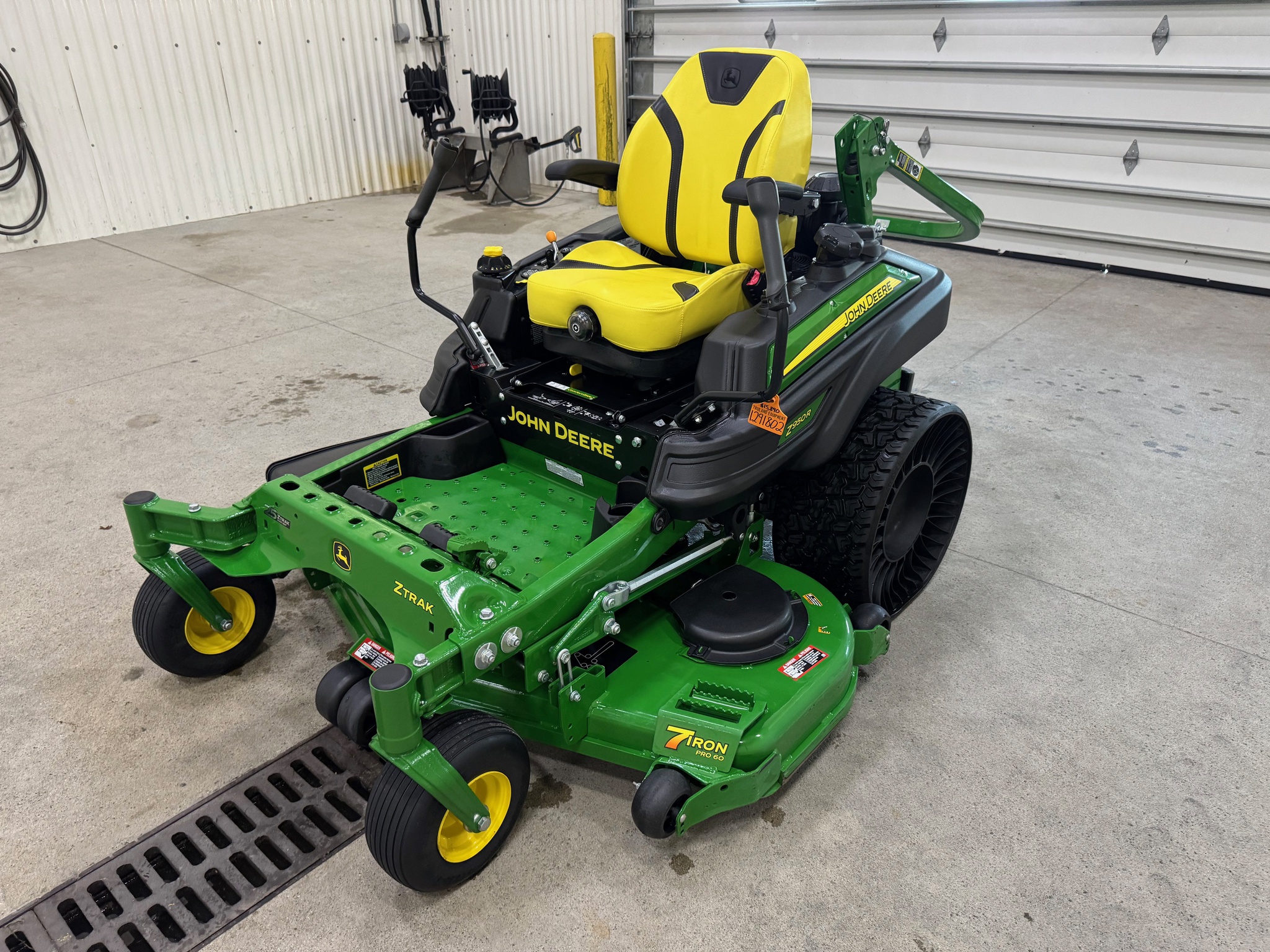 2022 John Deere Z950R Image 1