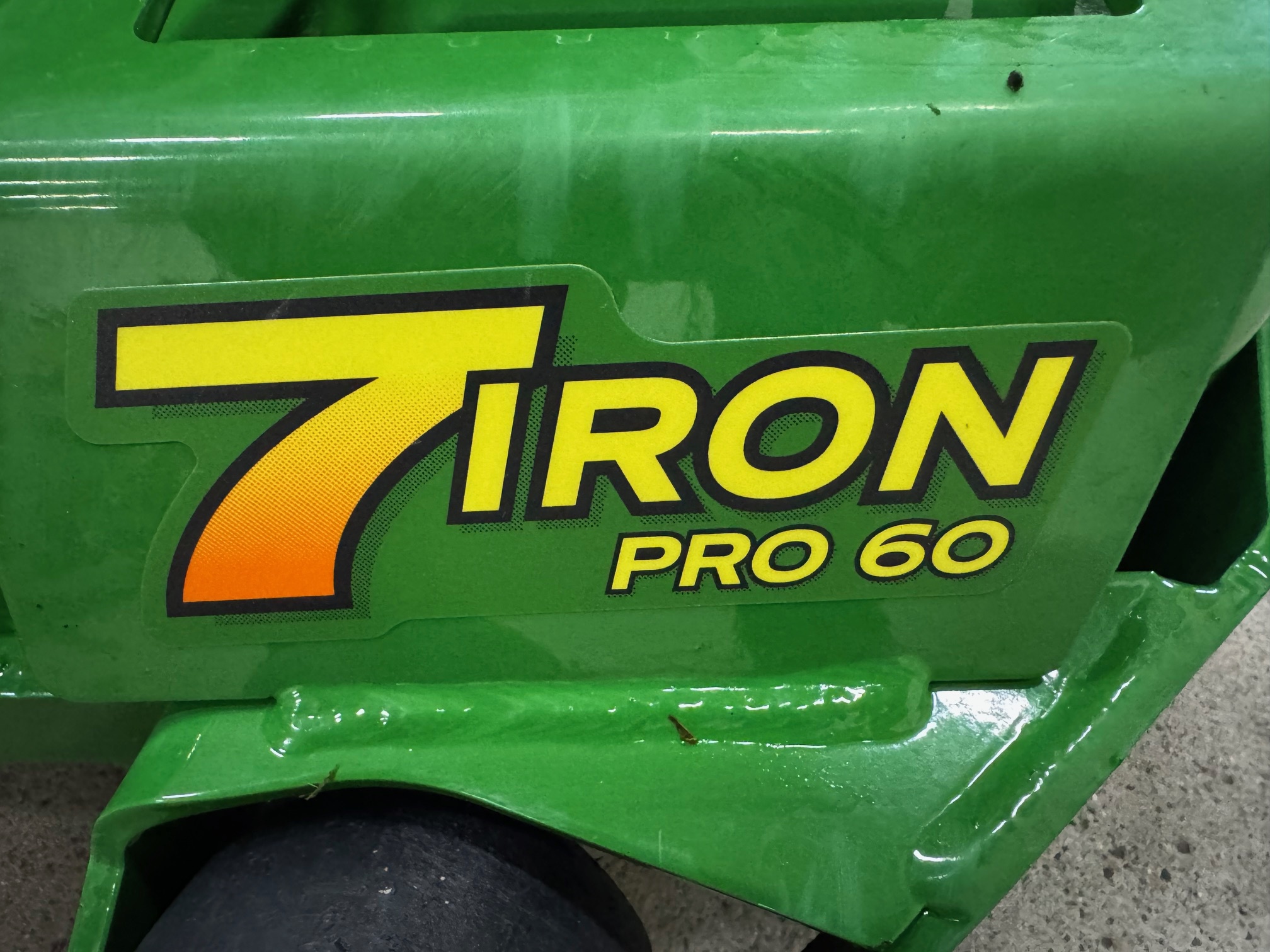 2022 John Deere Z950R Image 9