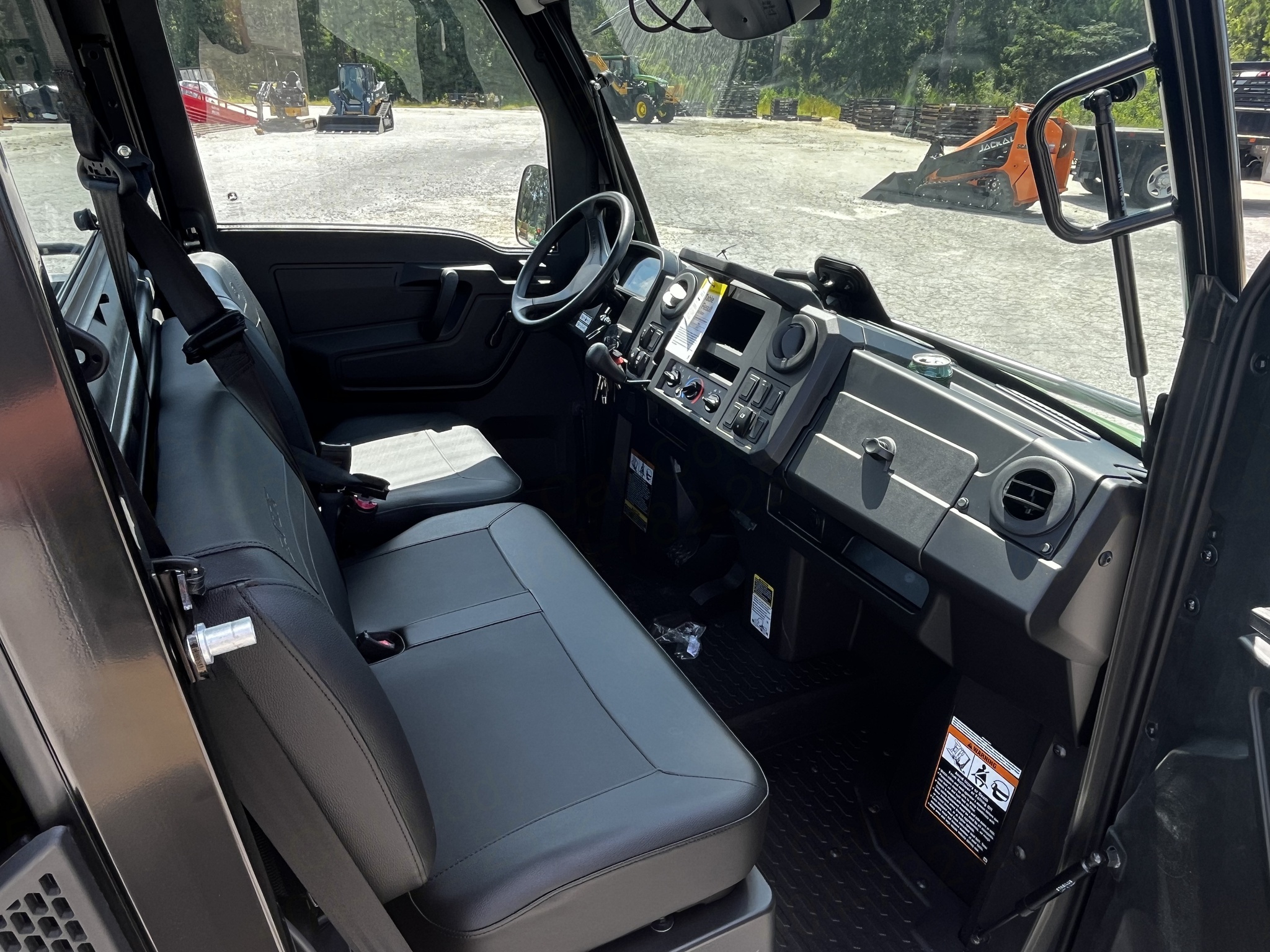 2025 John Deere XUV845M HVAC Image 9