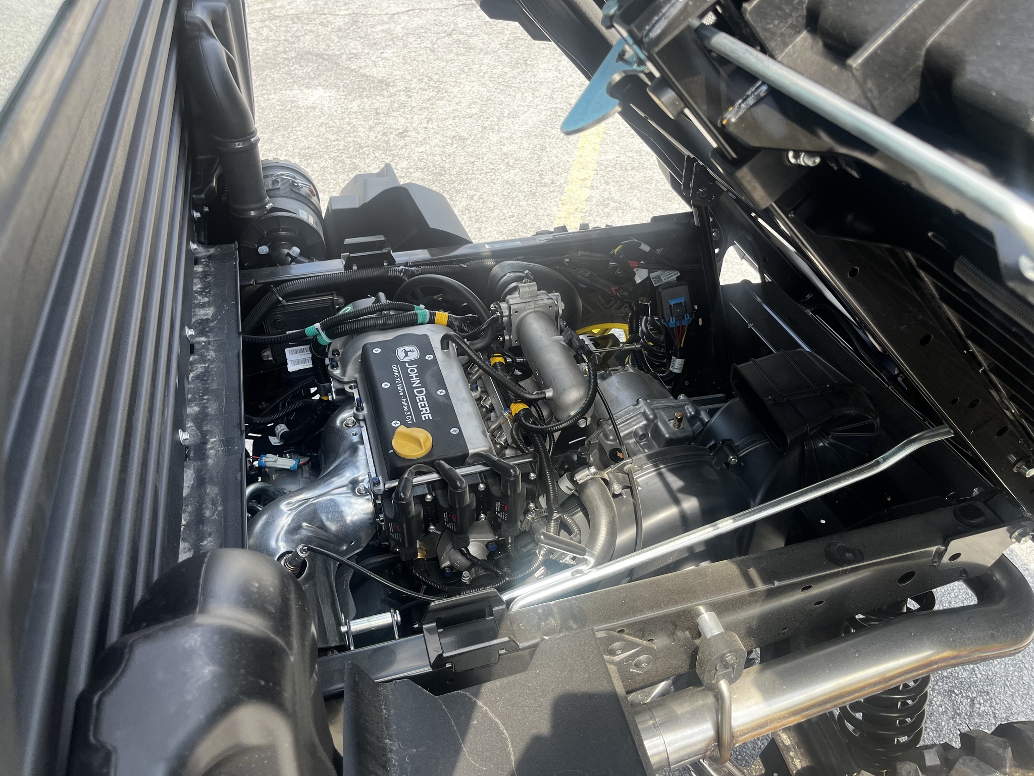 2025 John Deere XUV845M HVAC Image 8