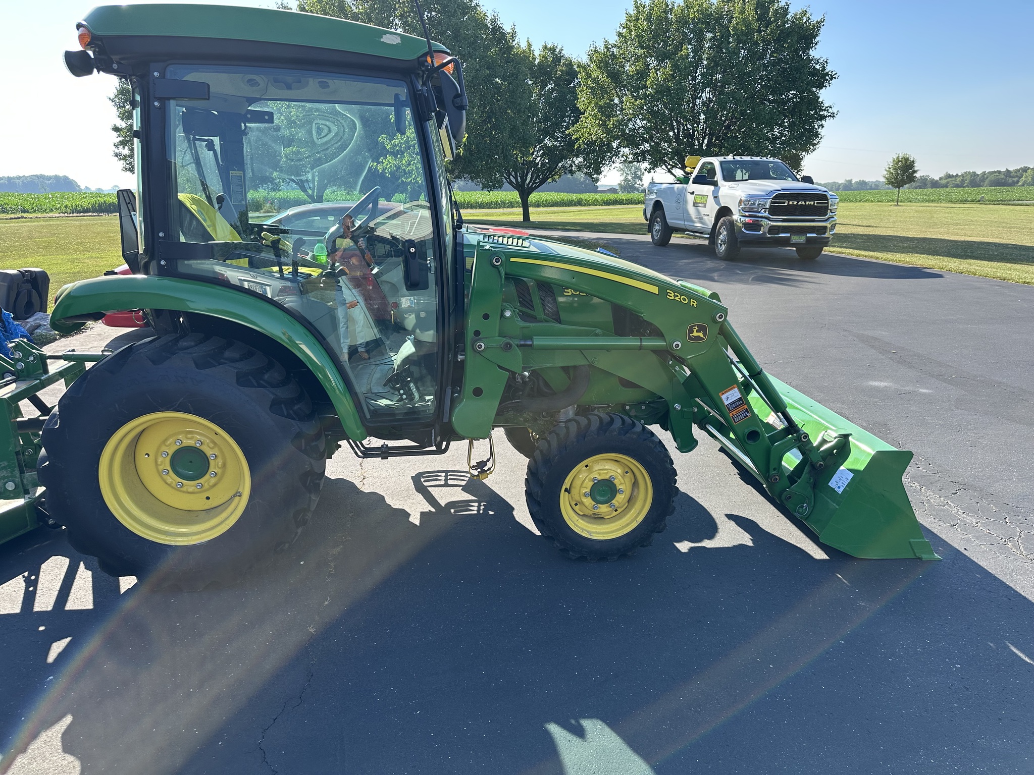 2021 John Deere 3039R Image 7