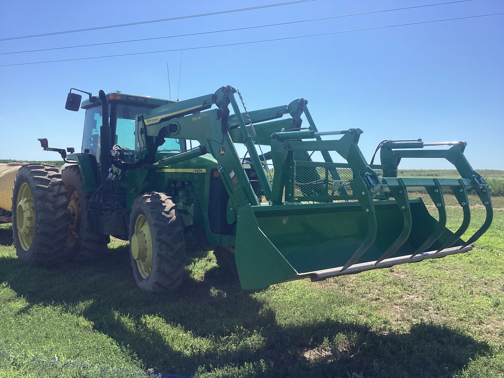 2000 John Deere 8210 Image 3