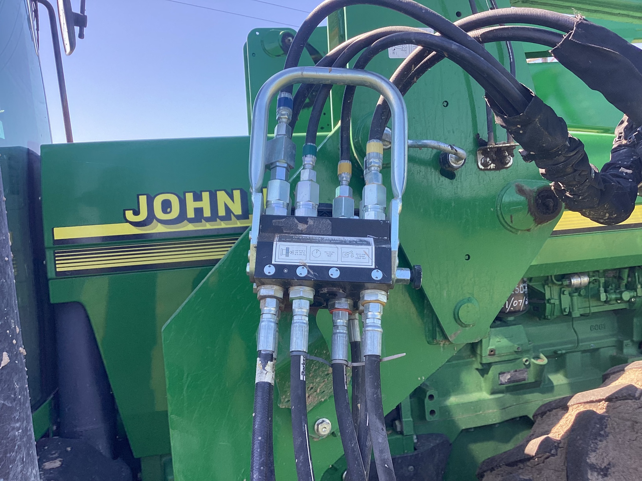 2000 John Deere 8210 Image 40