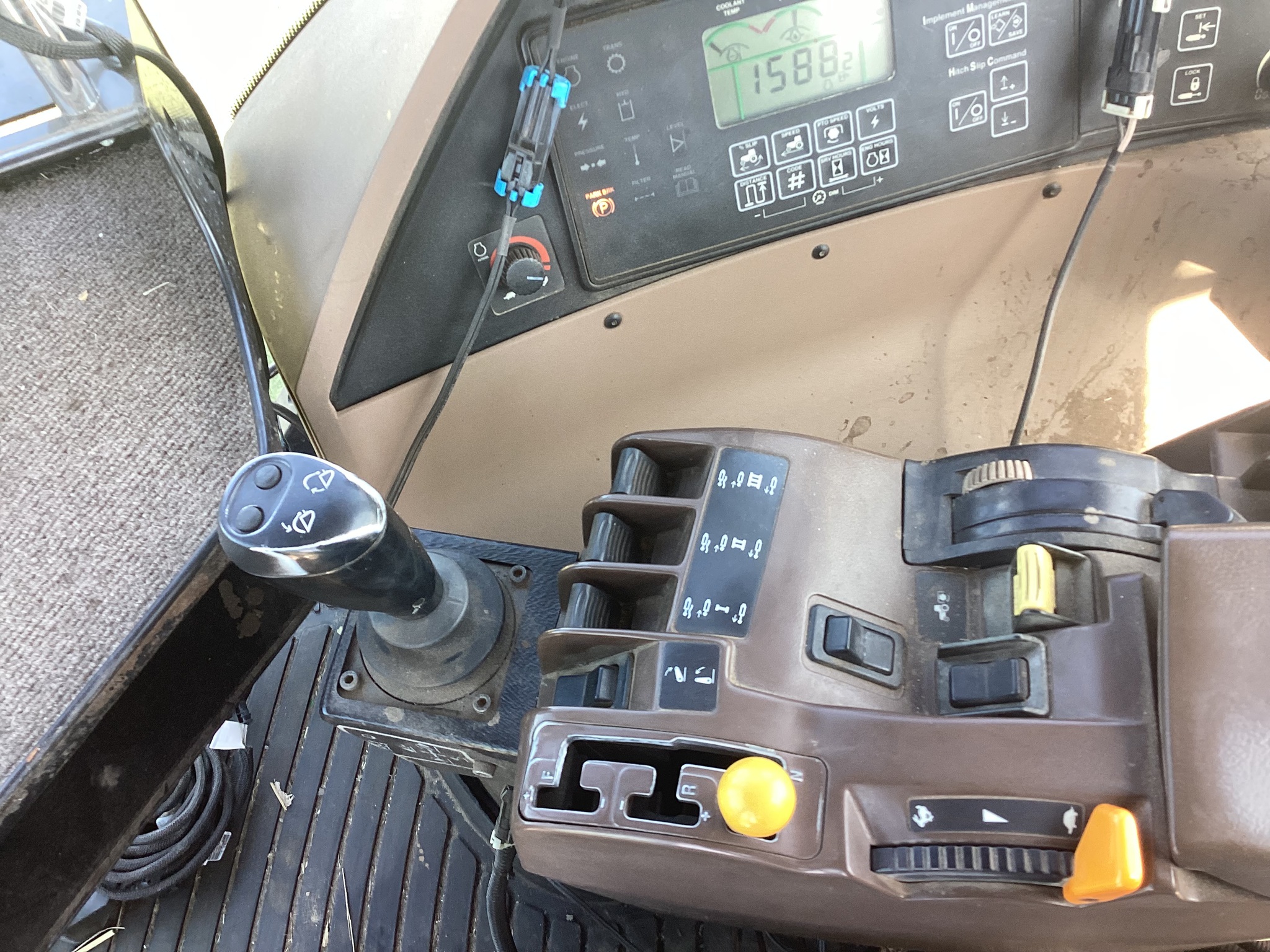2000 John Deere 8210 Image 36