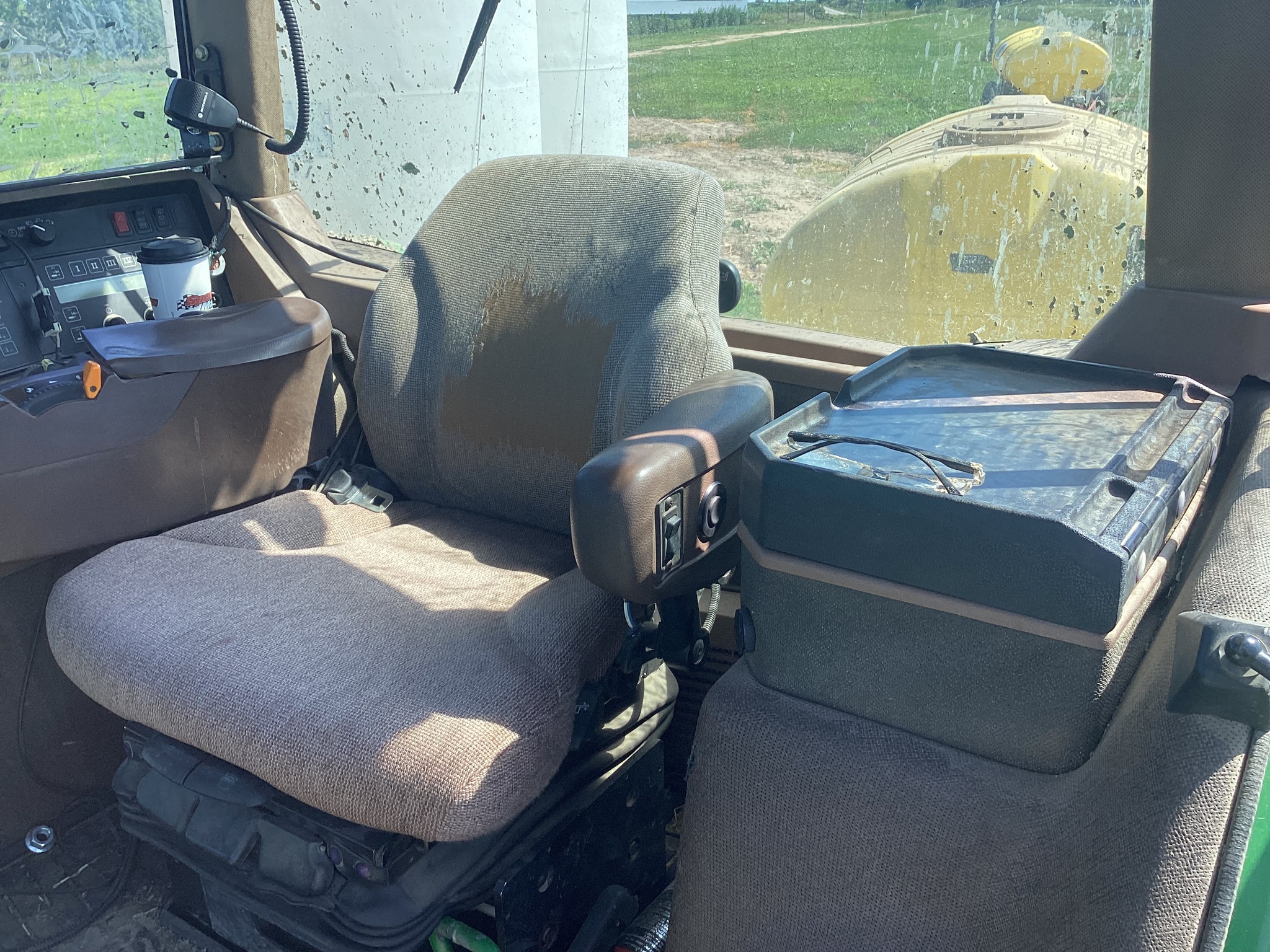 2000 John Deere 8210 Image 19