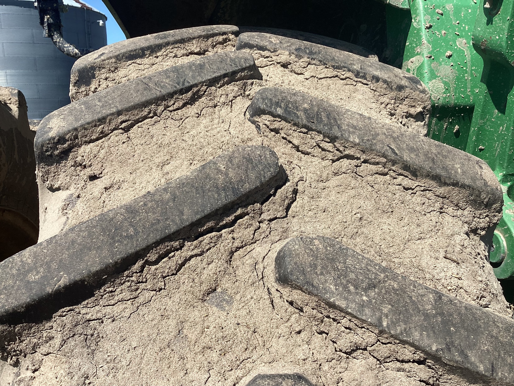 2000 John Deere 8210 Image 24