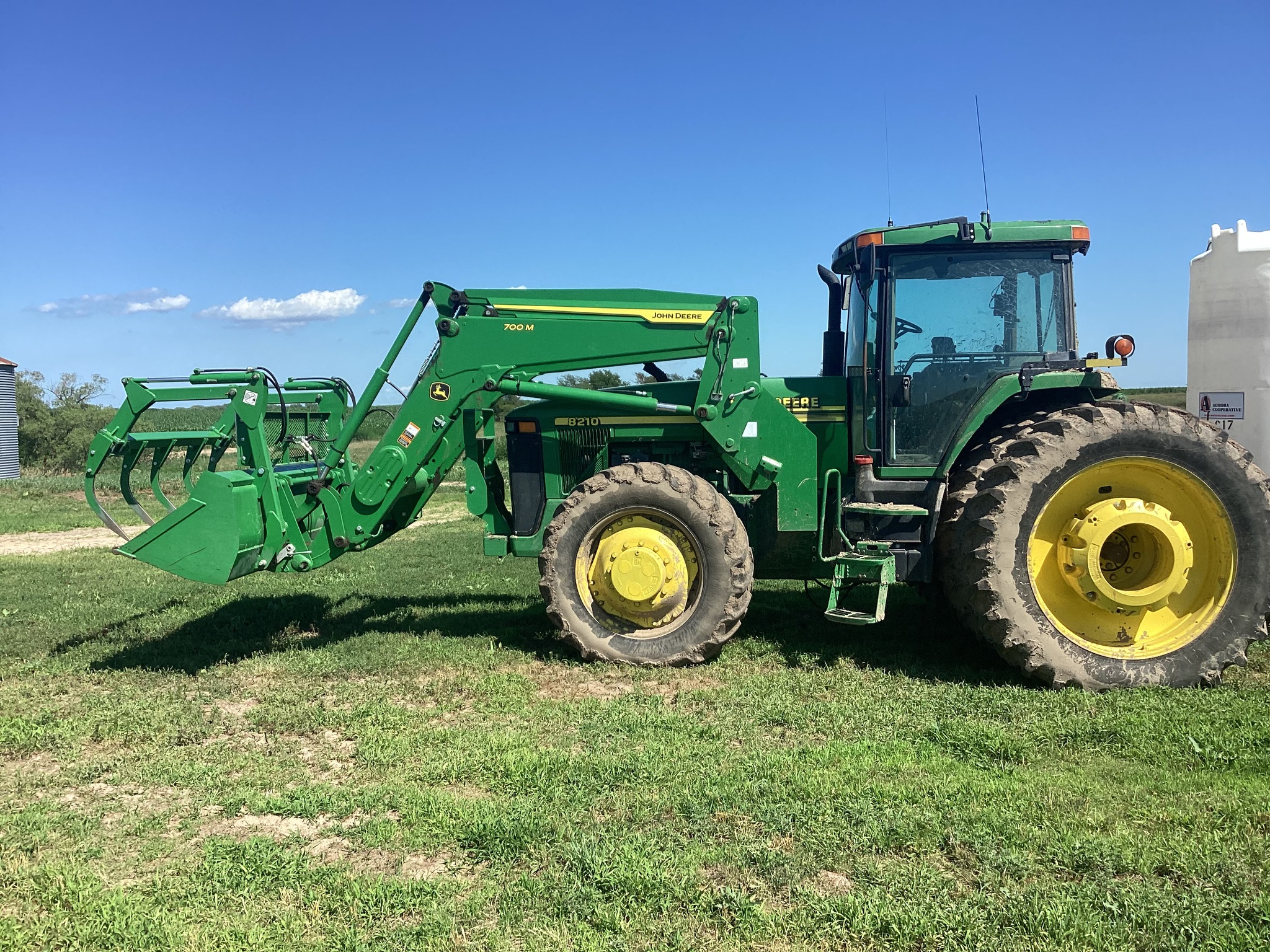 2000 John Deere 8210 Image 2