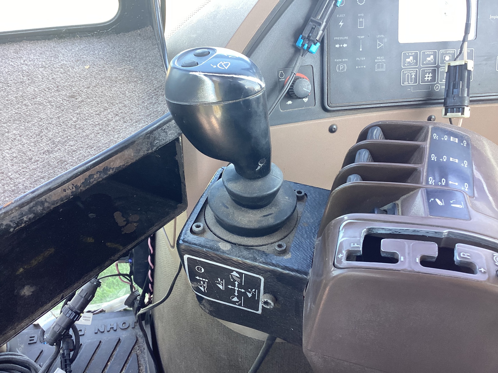 2000 John Deere 8210 Image 39