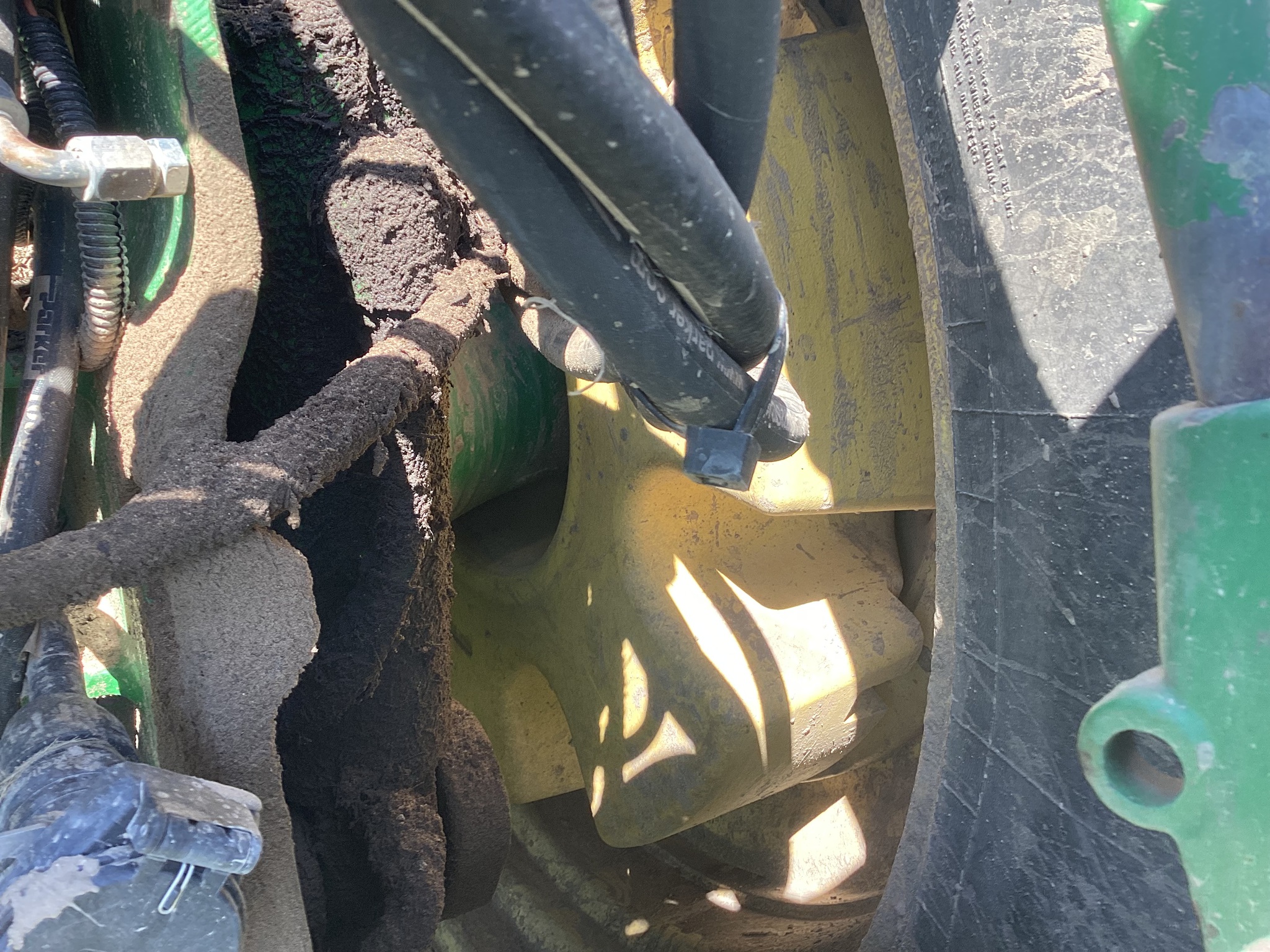2000 John Deere 8210 Image 32