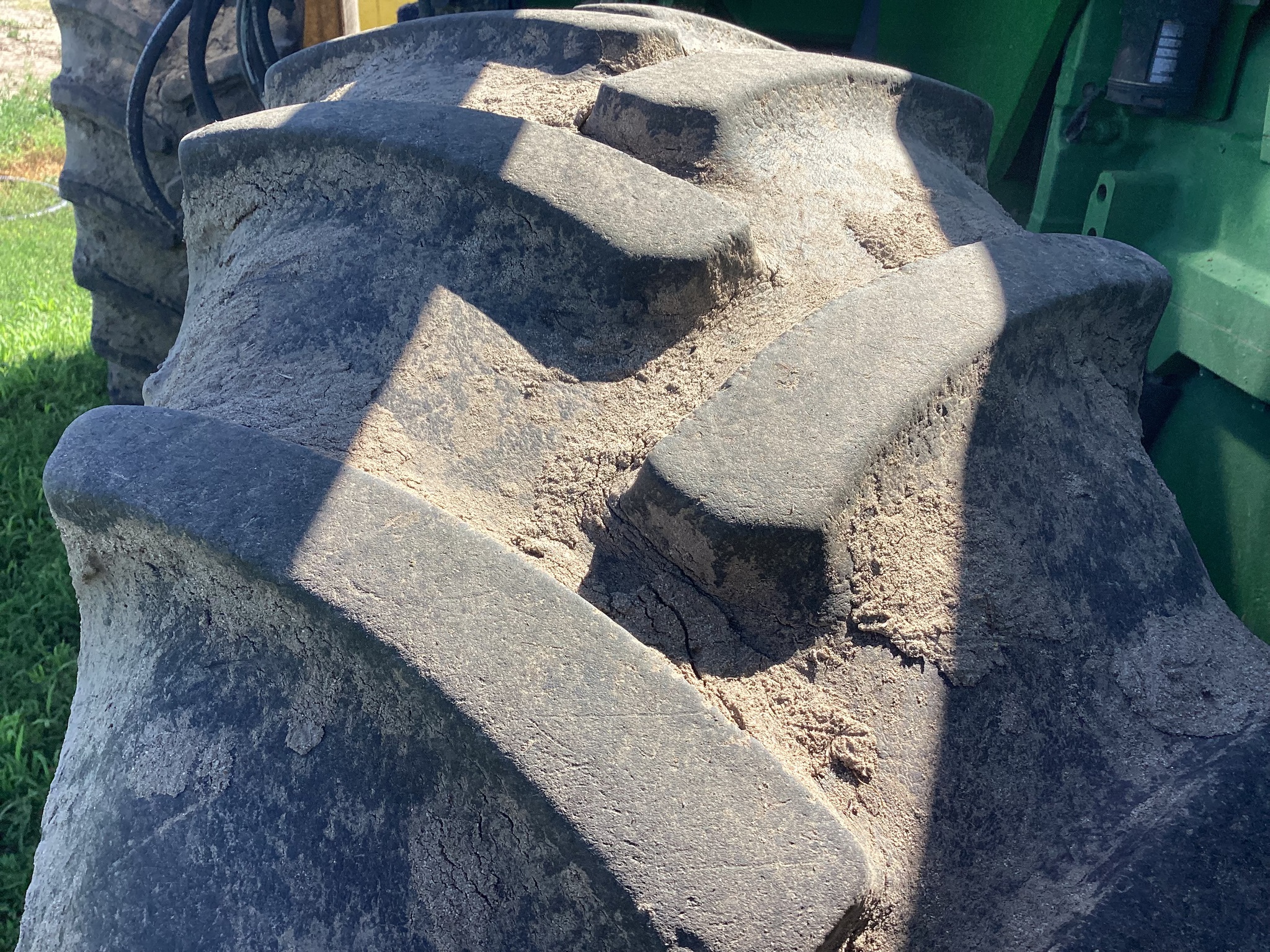 2000 John Deere 8210 Image 12