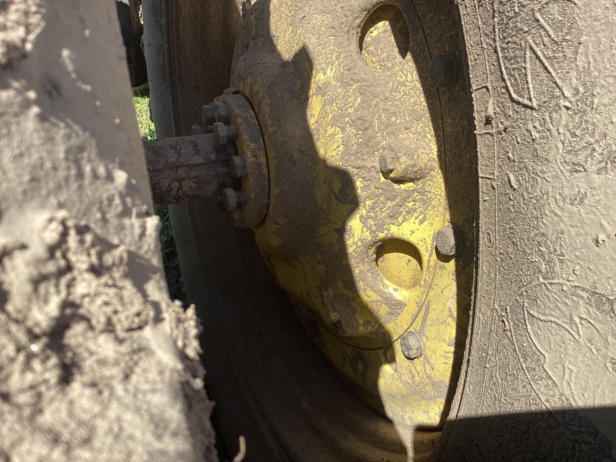 2000 John Deere 8210 Image 23