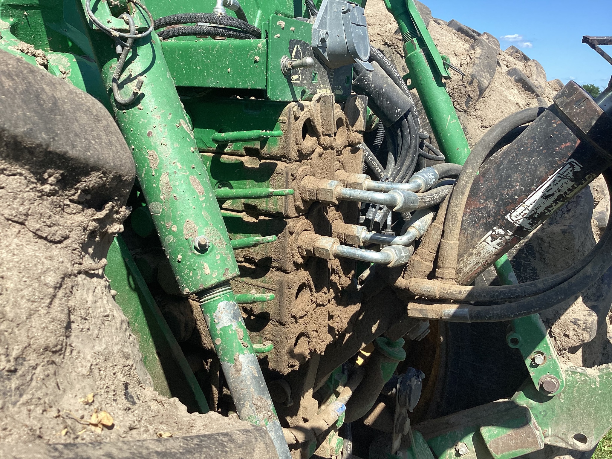 2000 John Deere 8210 Image 15