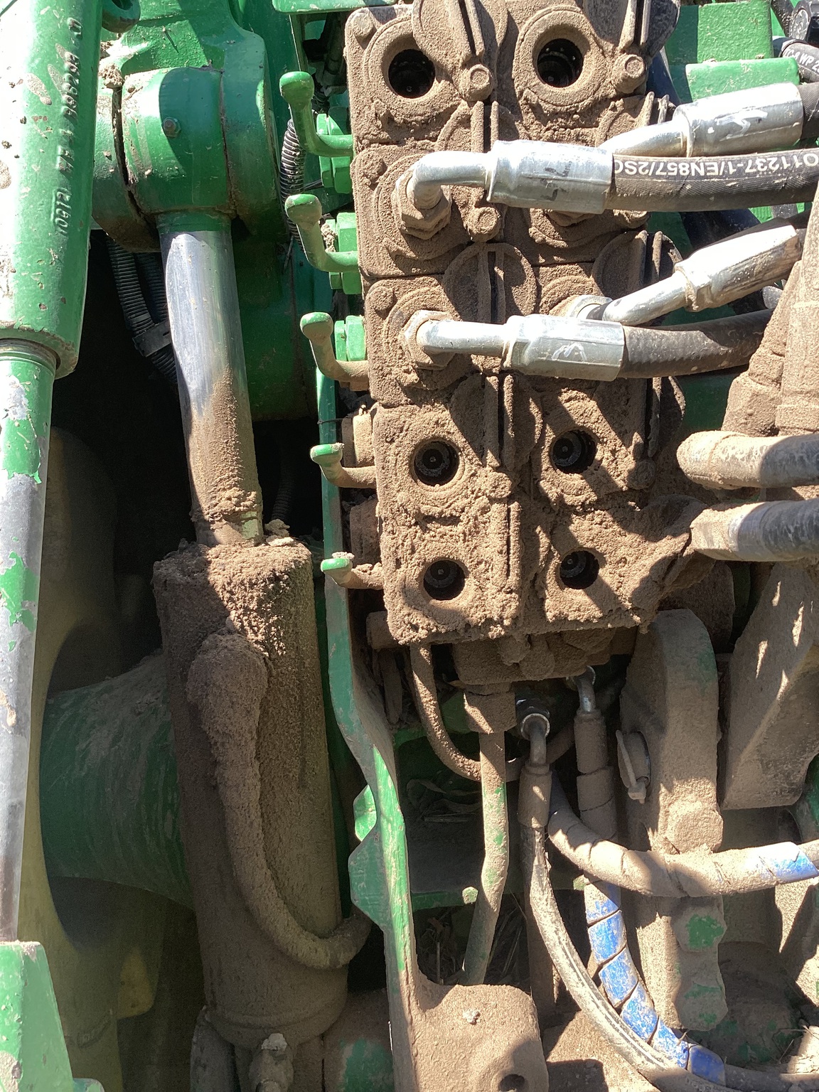2000 John Deere 8210 Image 16