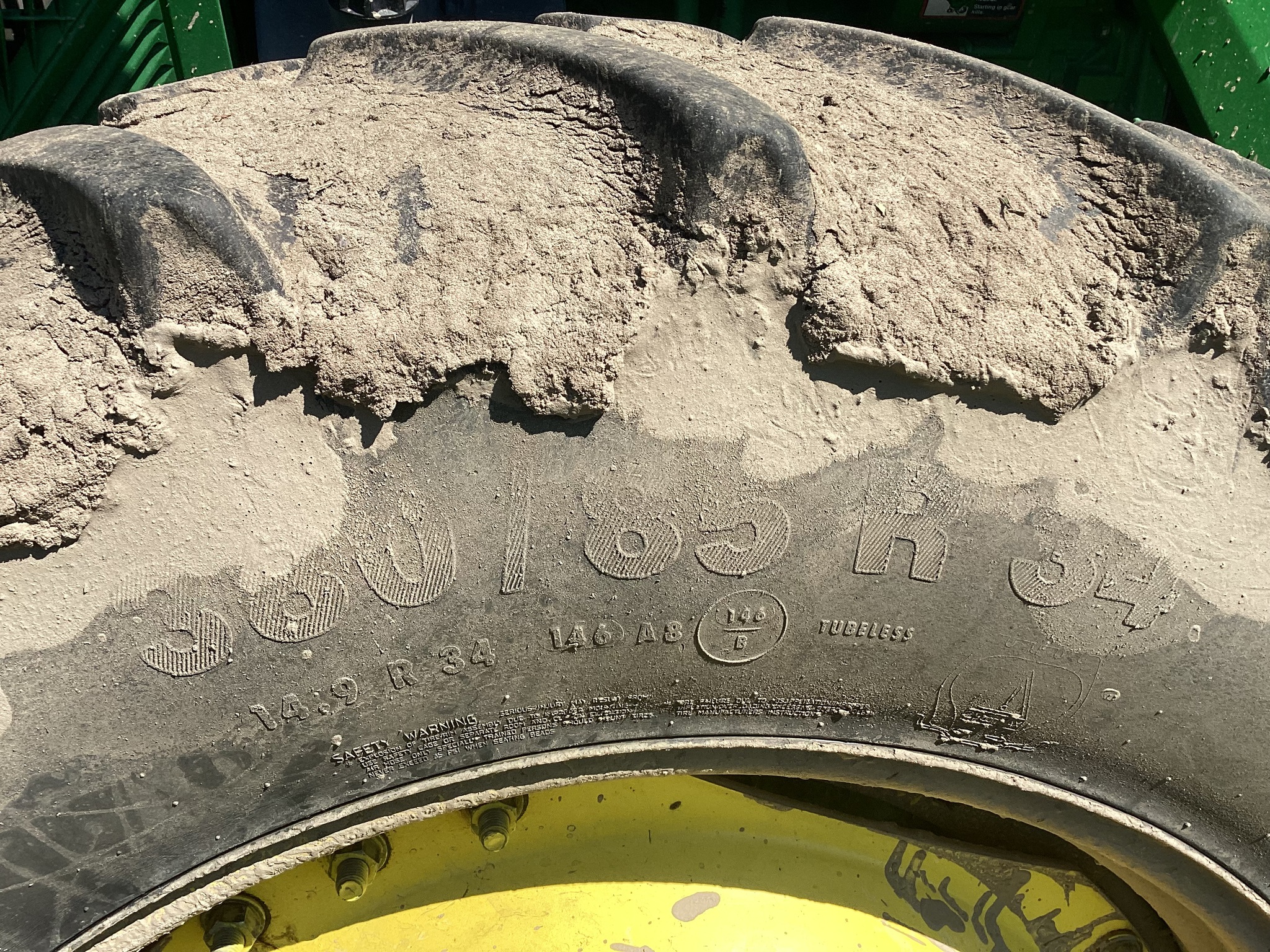 2000 John Deere 8210 Image 18
