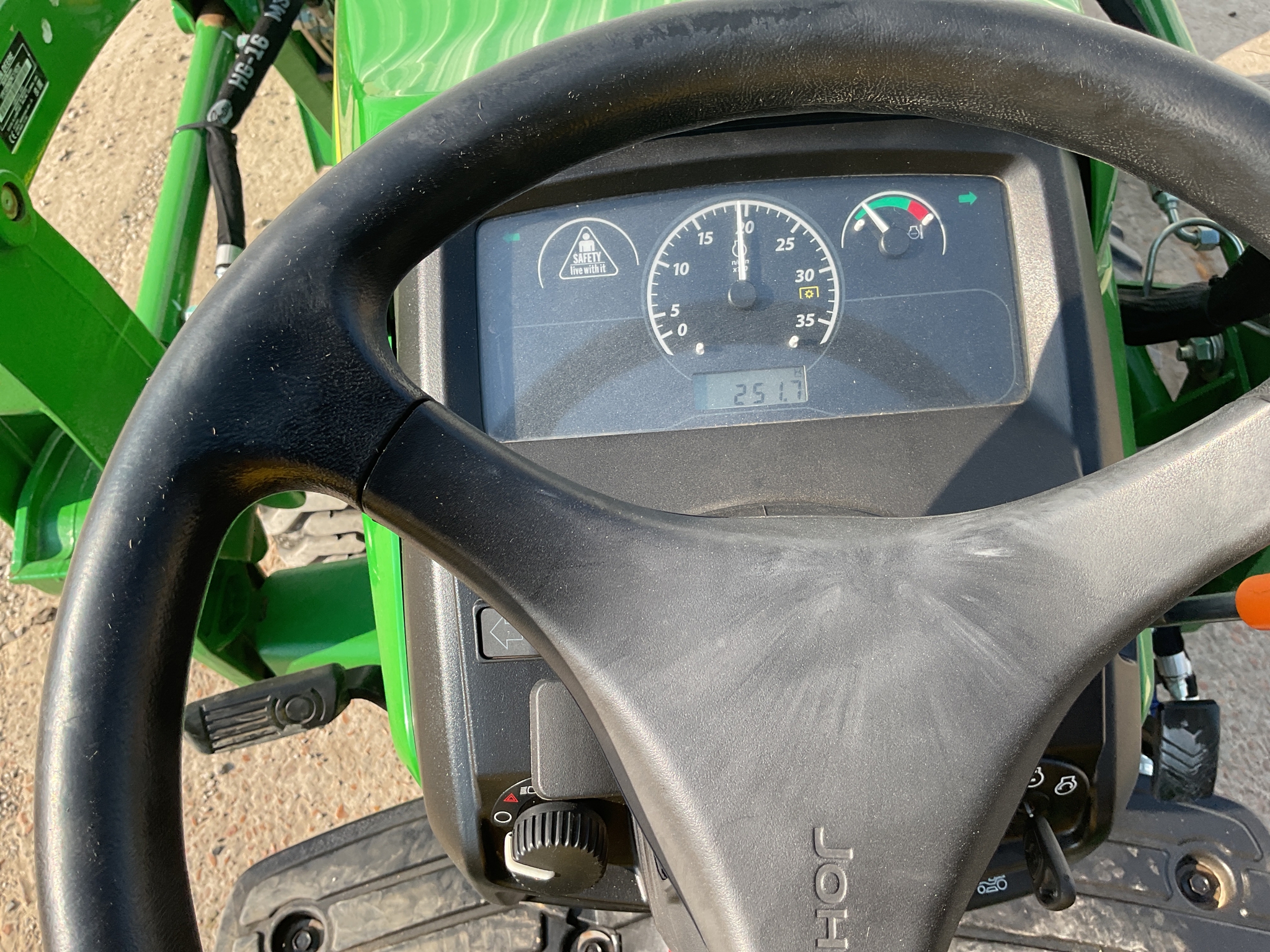 2022 John Deere 1025R Image 13