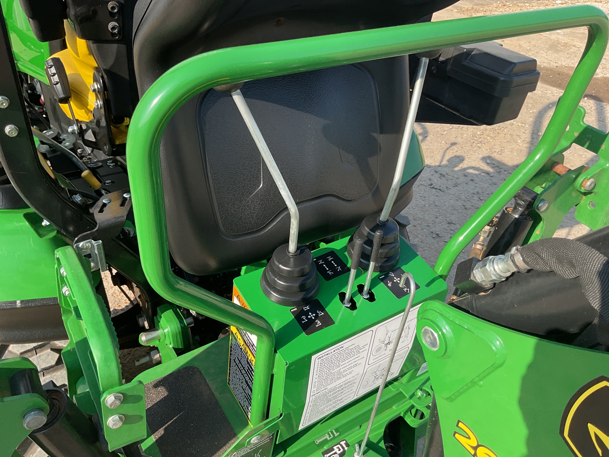 2022 John Deere 1025R Image 22