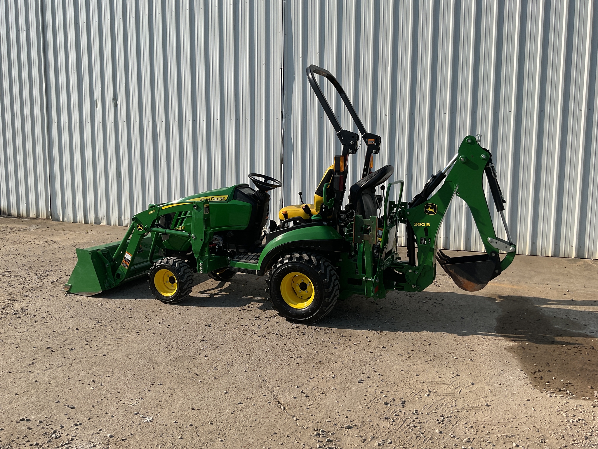 2022 John Deere 1025R Image 3