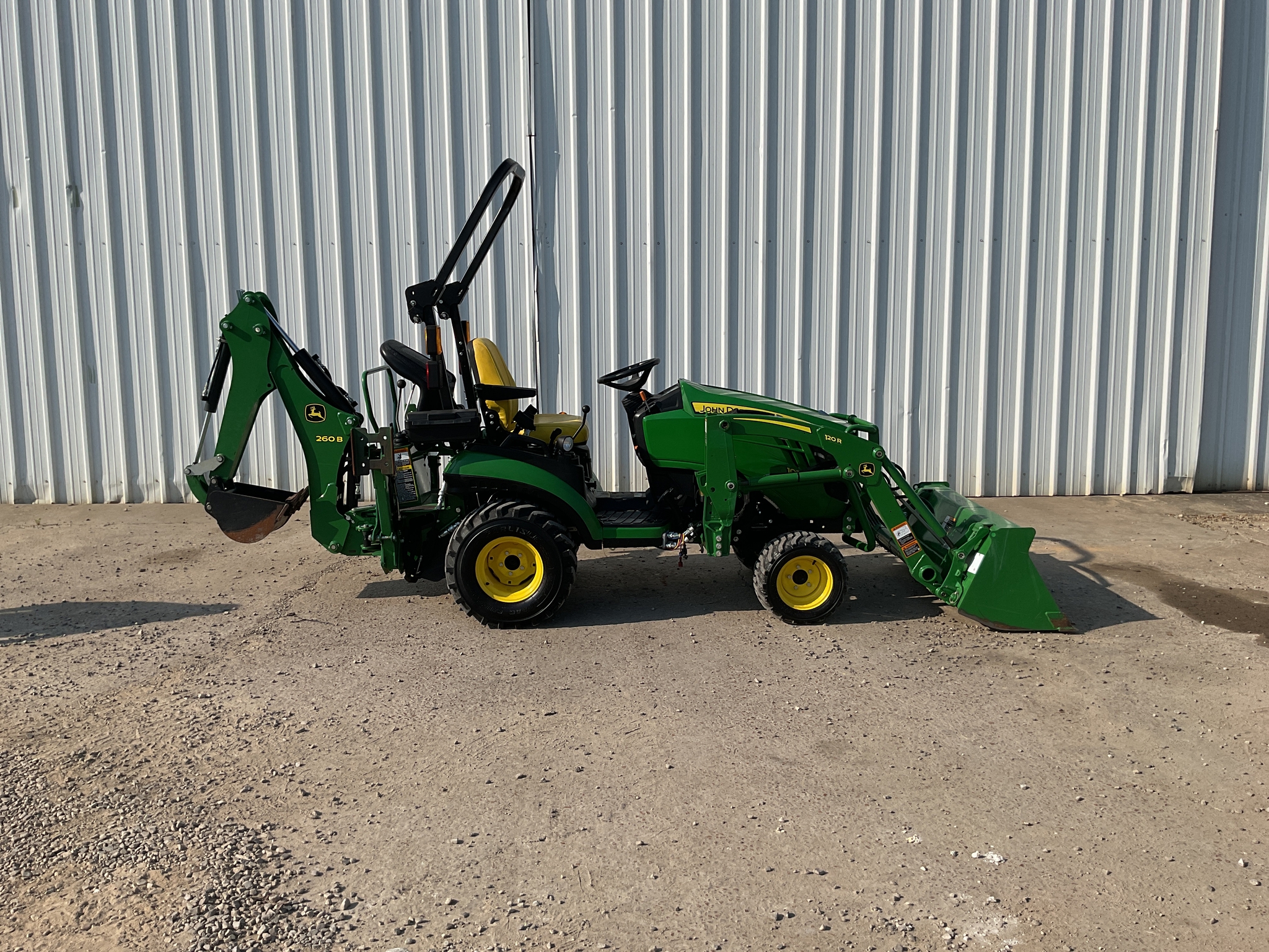2022 John Deere 1025R Image 4