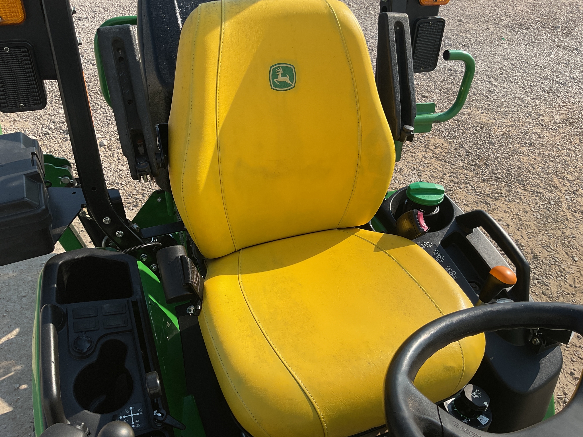 2022 John Deere 1025R Image 14