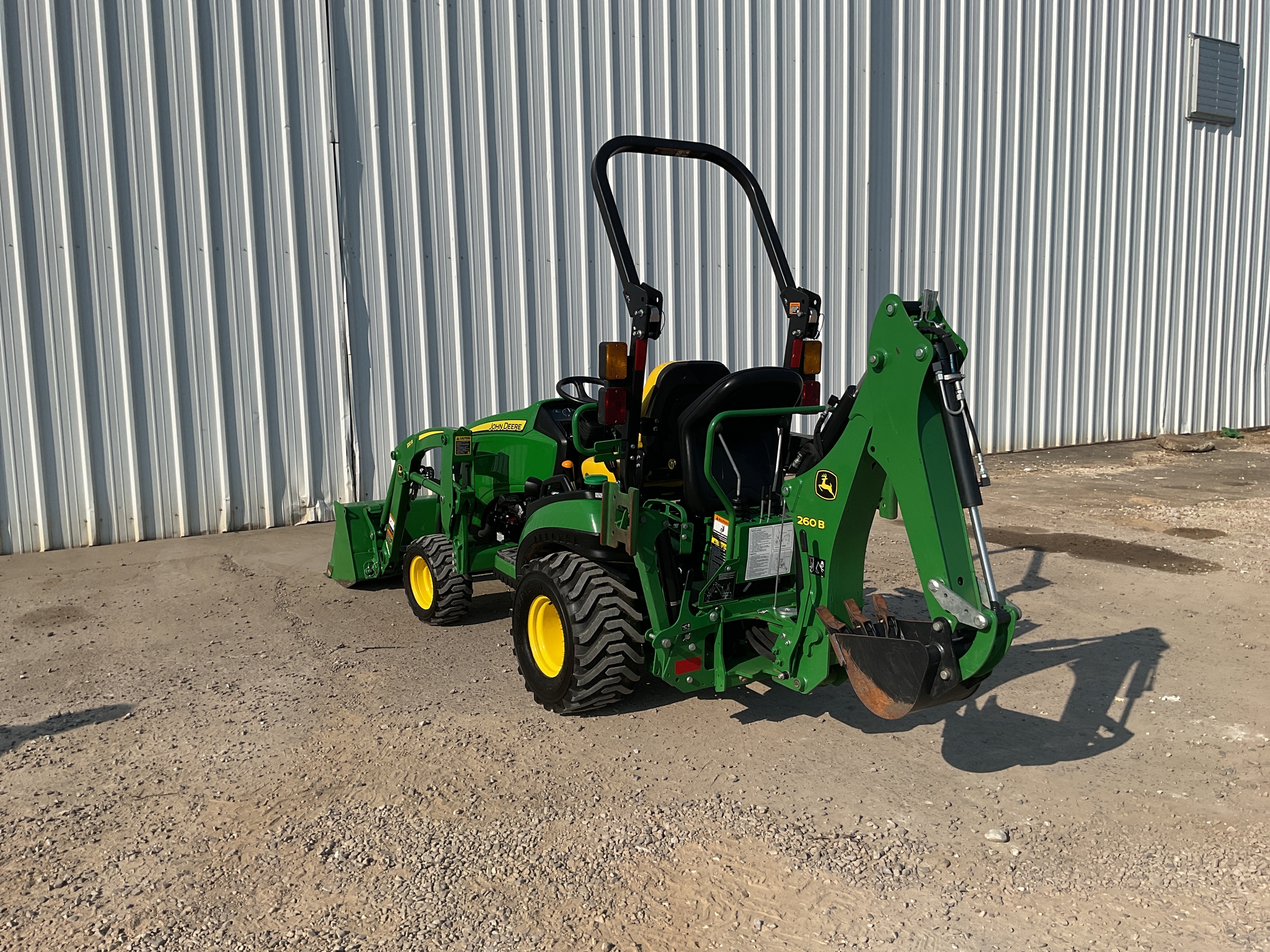 2022 John Deere 1025R Image 10