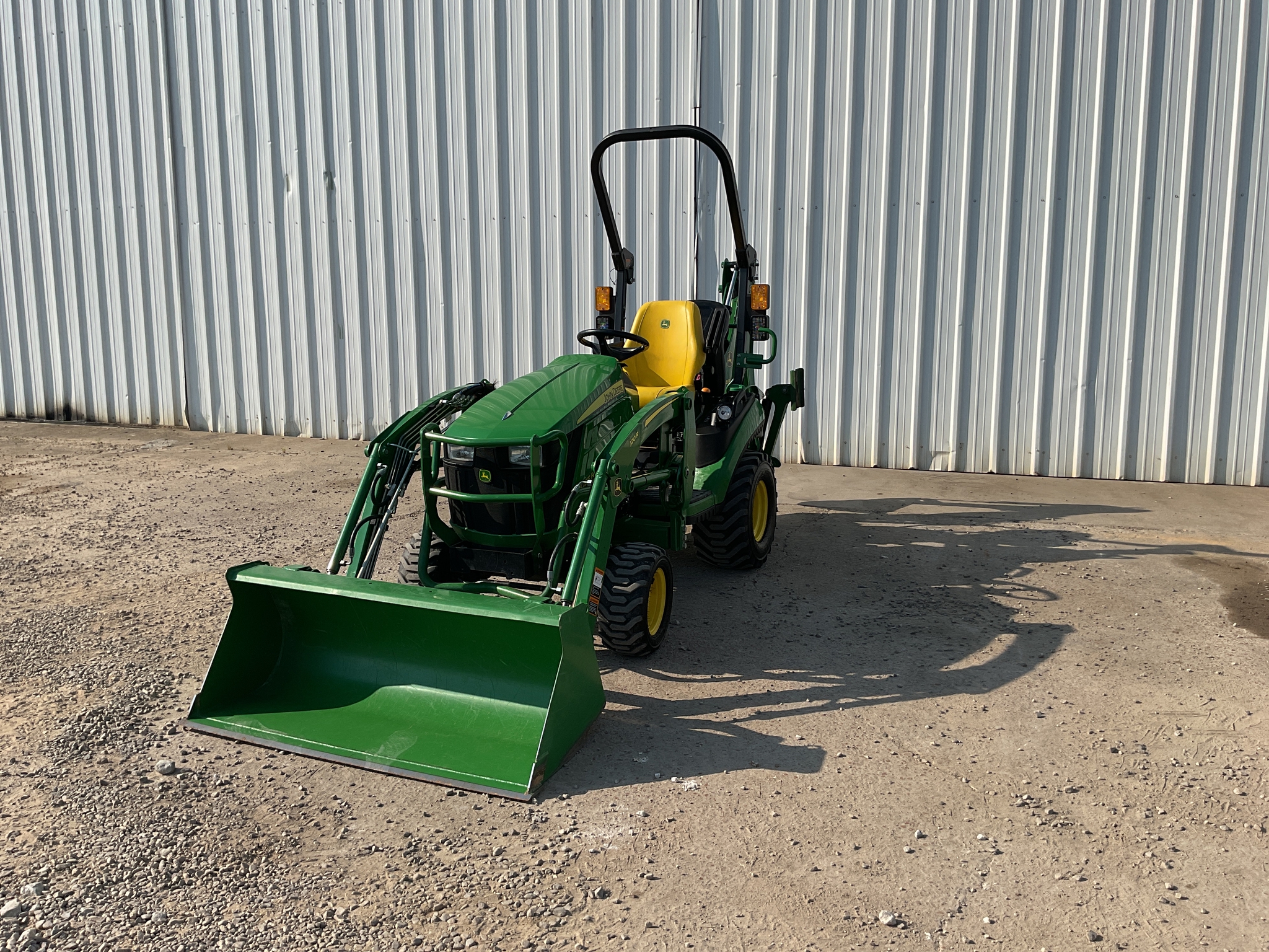 2022 John Deere 1025R Image 9