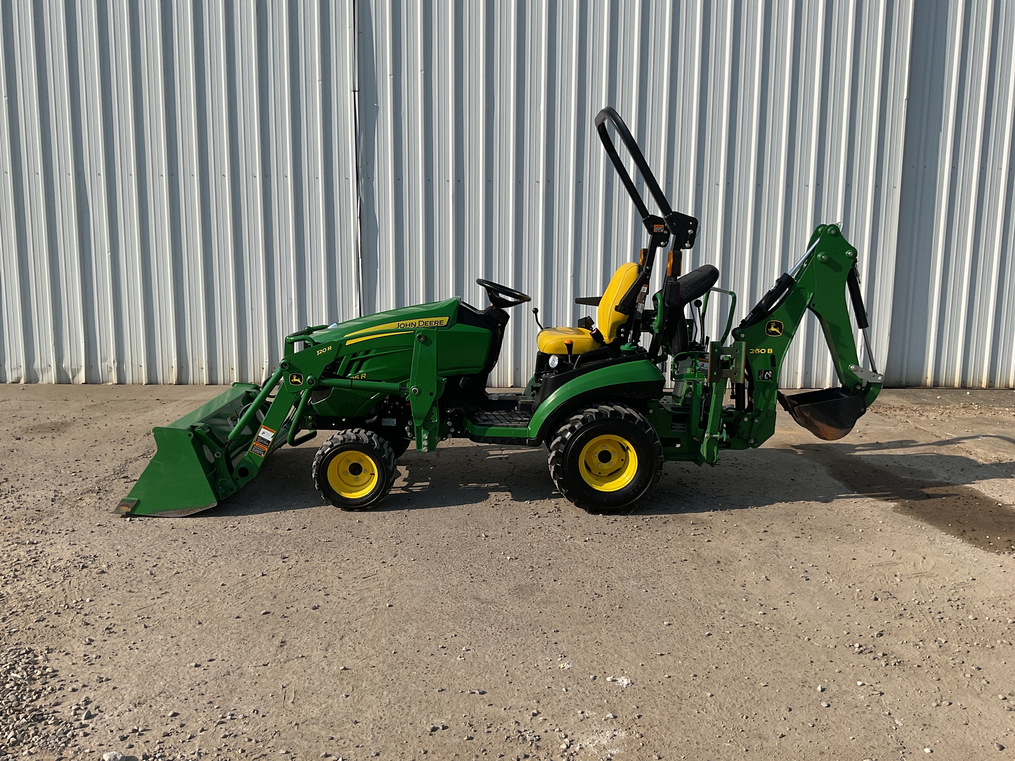 2022 John Deere 1025R Image 1