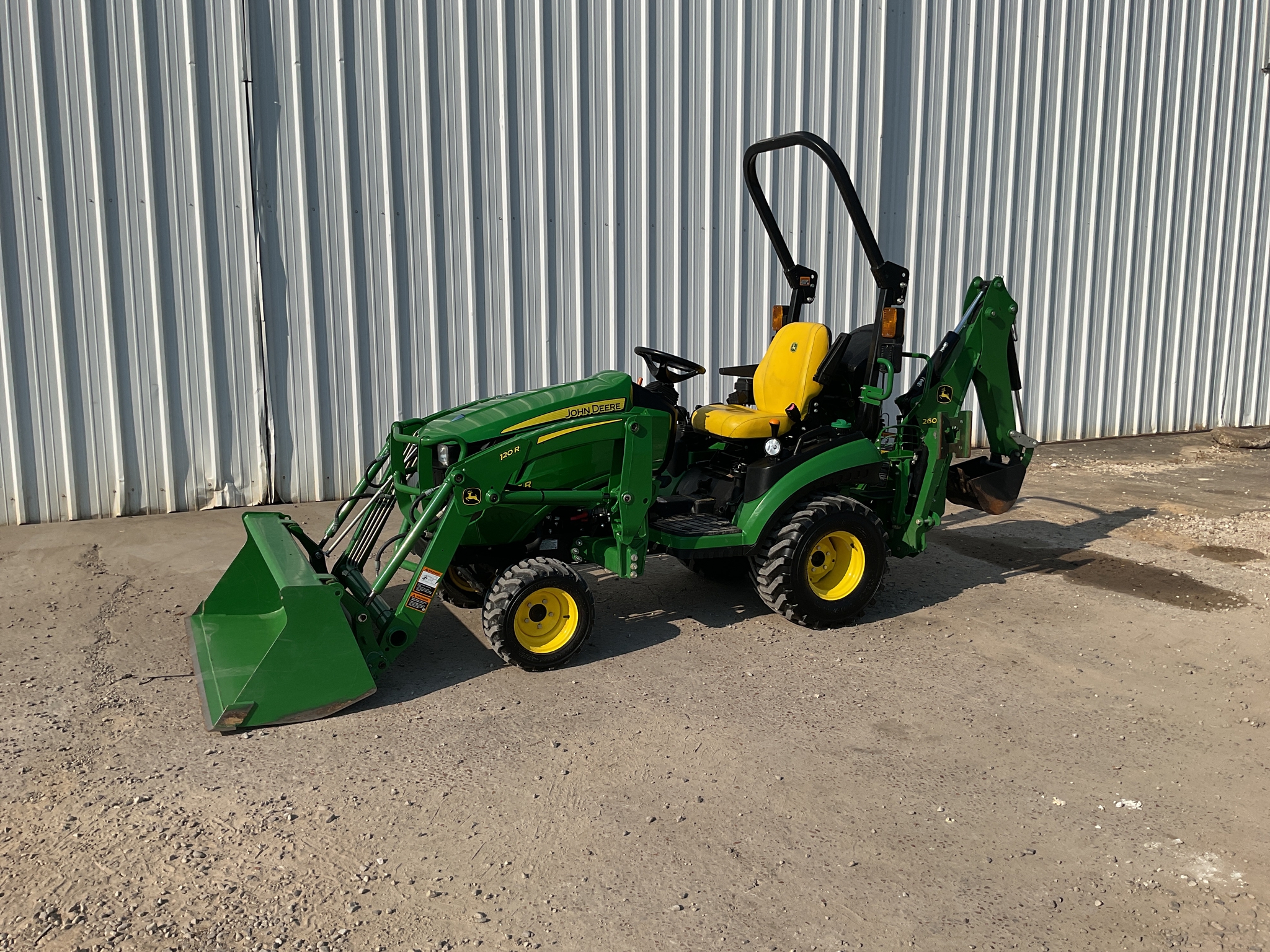 2022 John Deere 1025R Image 2