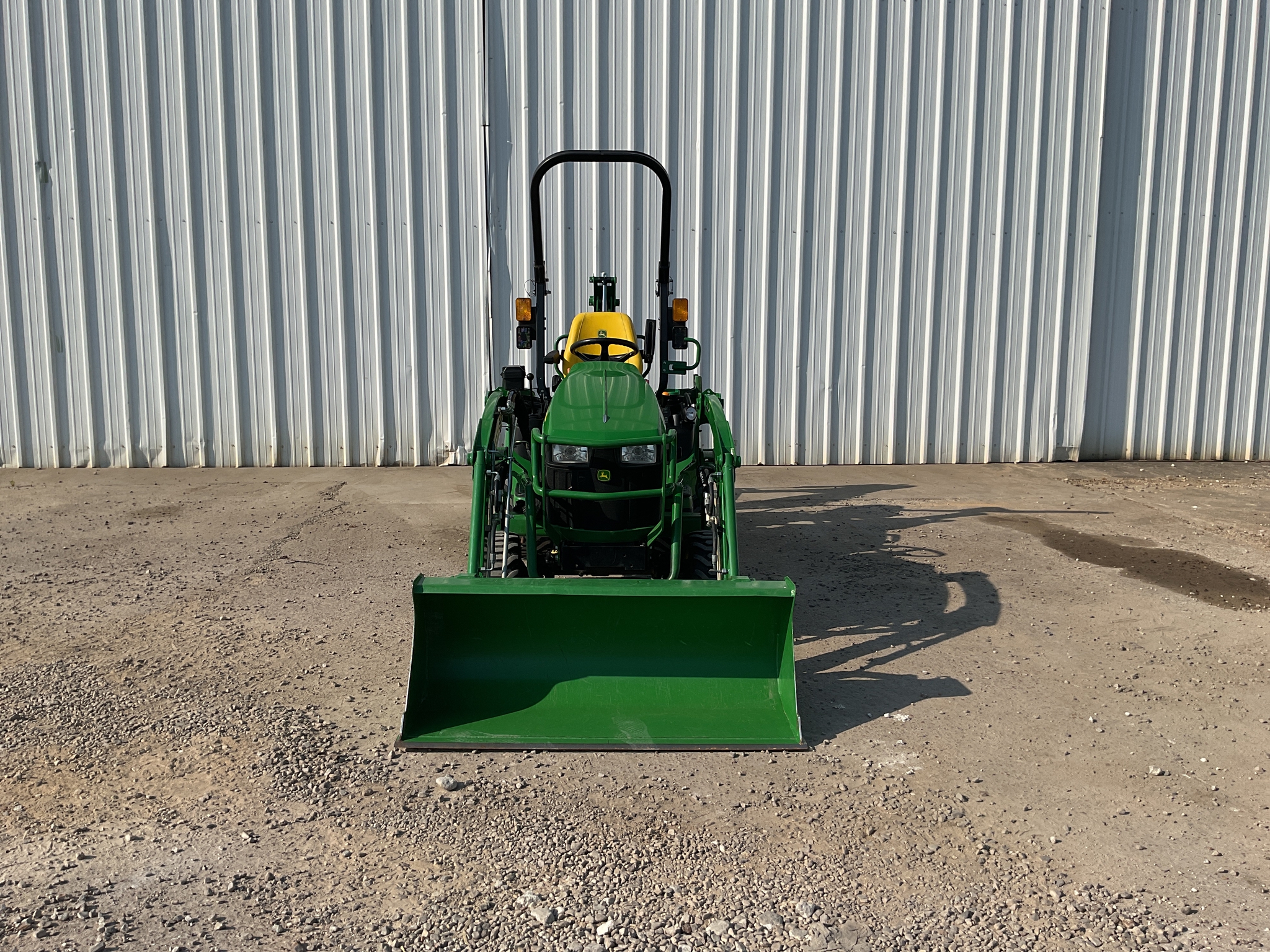 2022 John Deere 1025R Image 8