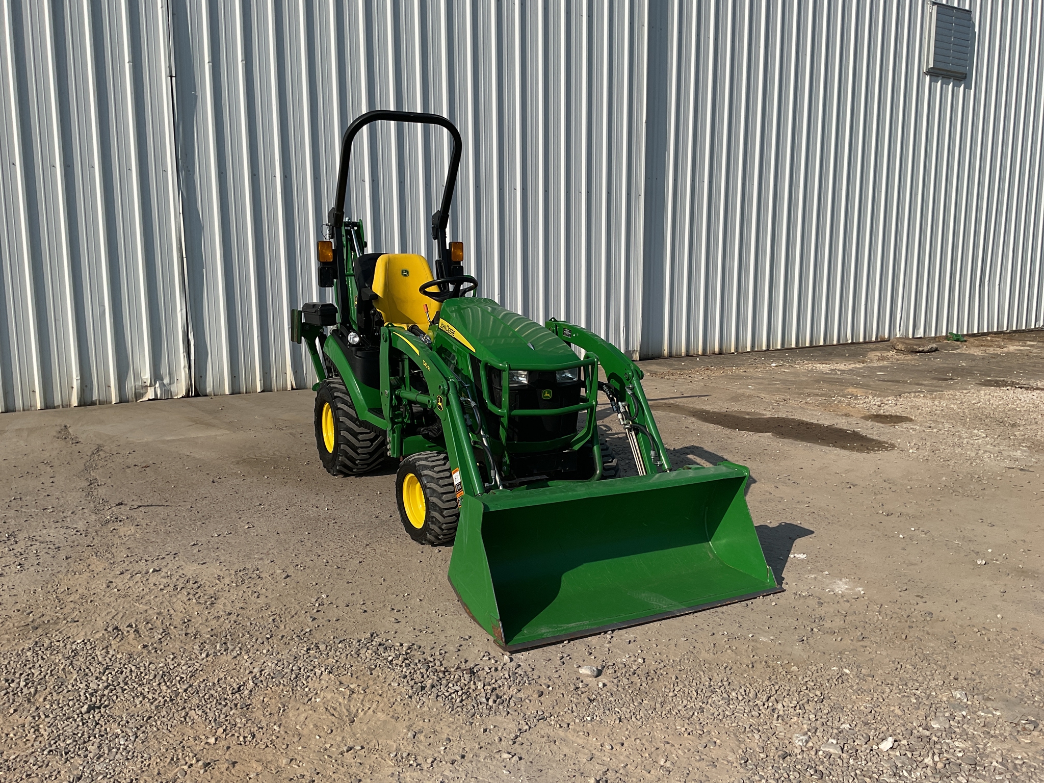 2022 John Deere 1025R Image 7