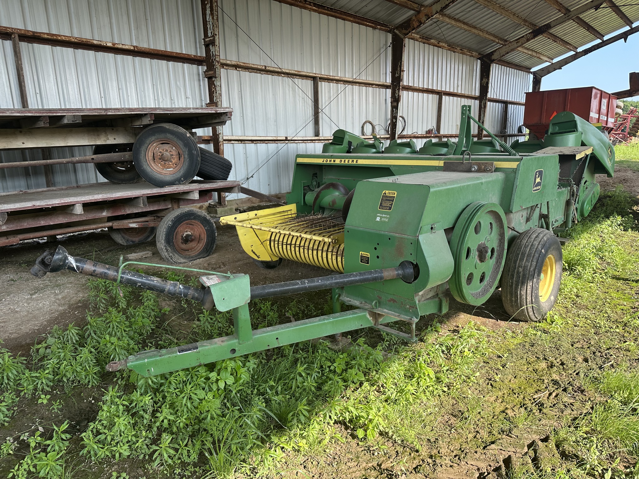 1985 John Deere 327 Image 4