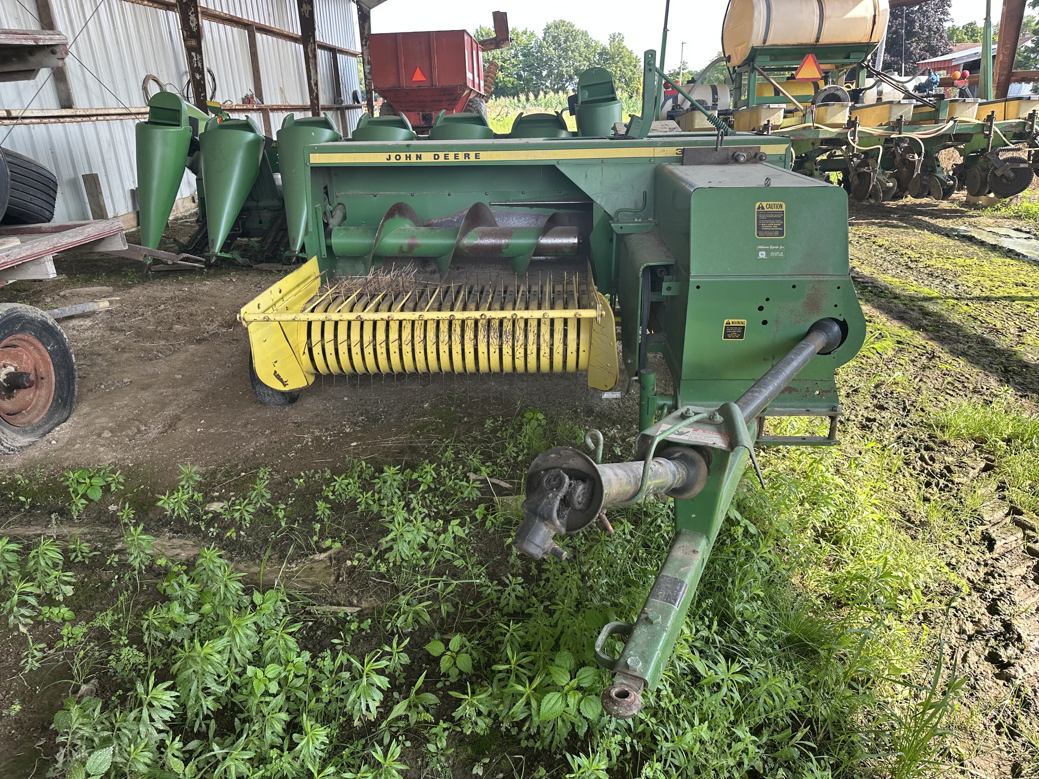 1985 John Deere 327 Image 5