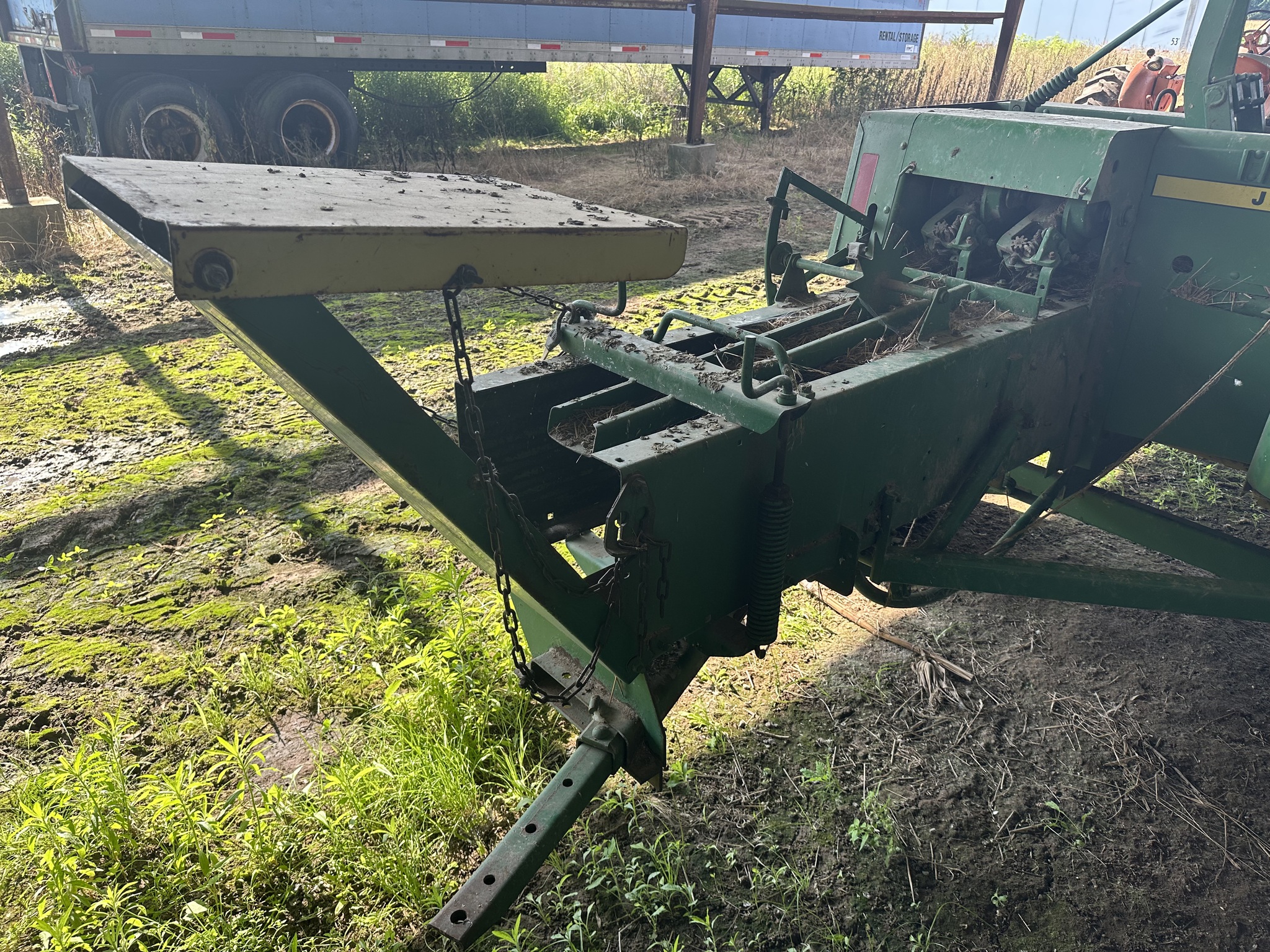 1985 John Deere 327 Image 3