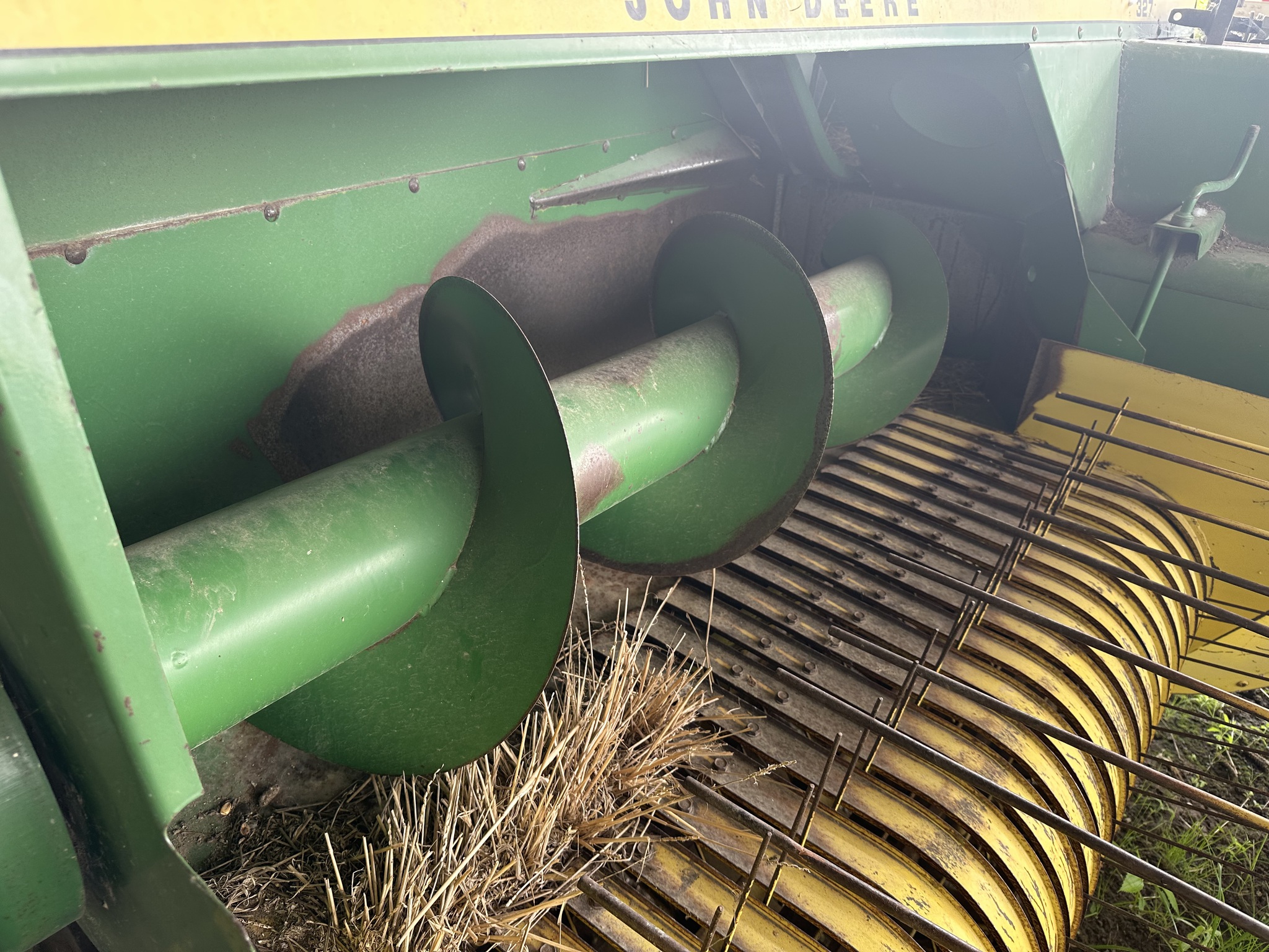 1985 John Deere 327 Image 6