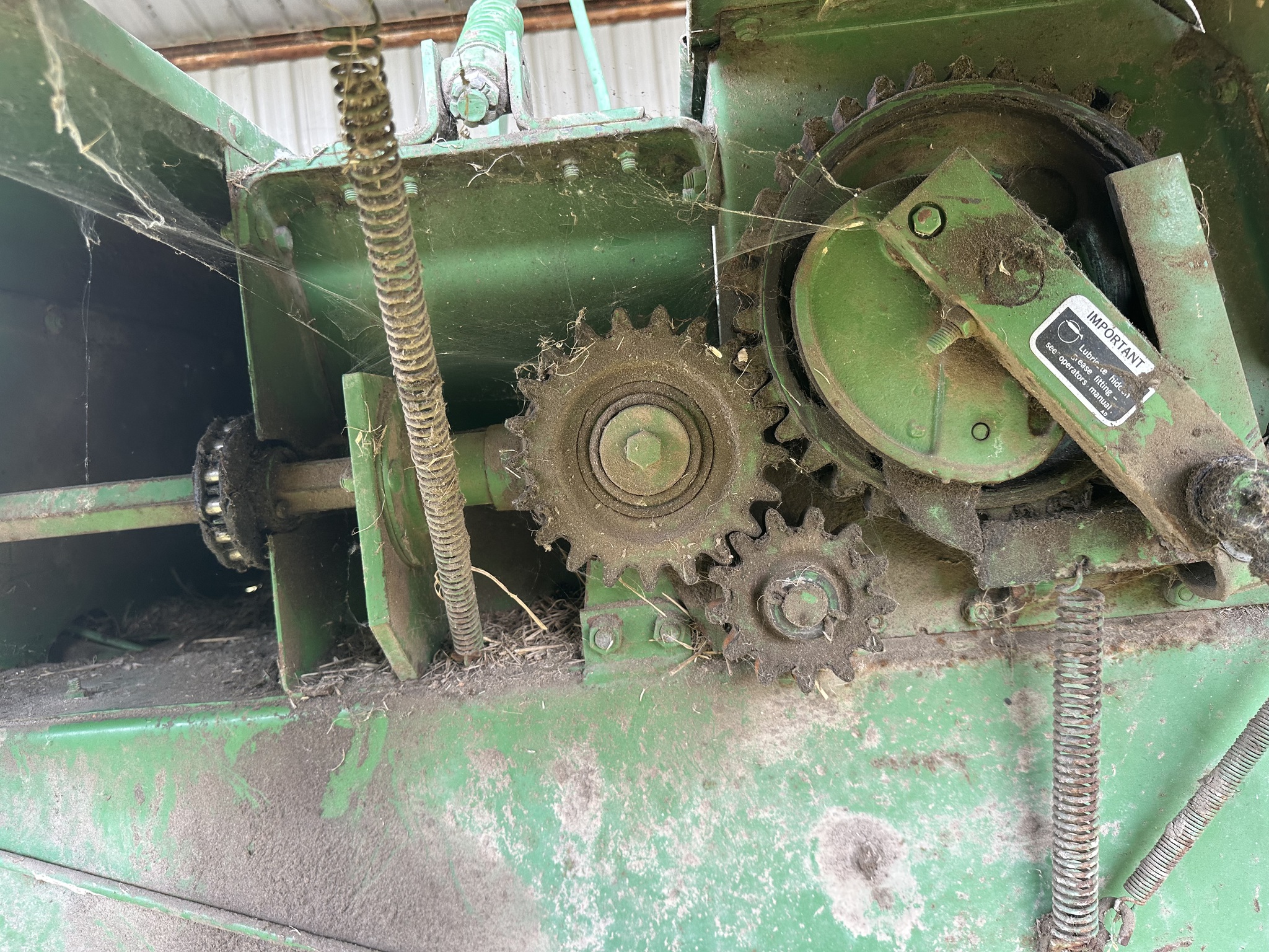 1985 John Deere 327 Image 7