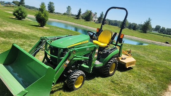 Photo of 2015 John Deere 1025R
