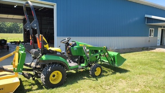 Photo of 2015 John Deere 1025R