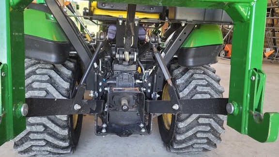 Photo of 2015 John Deere 1025R