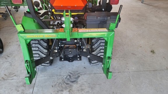Photo of 2015 John Deere 1025R