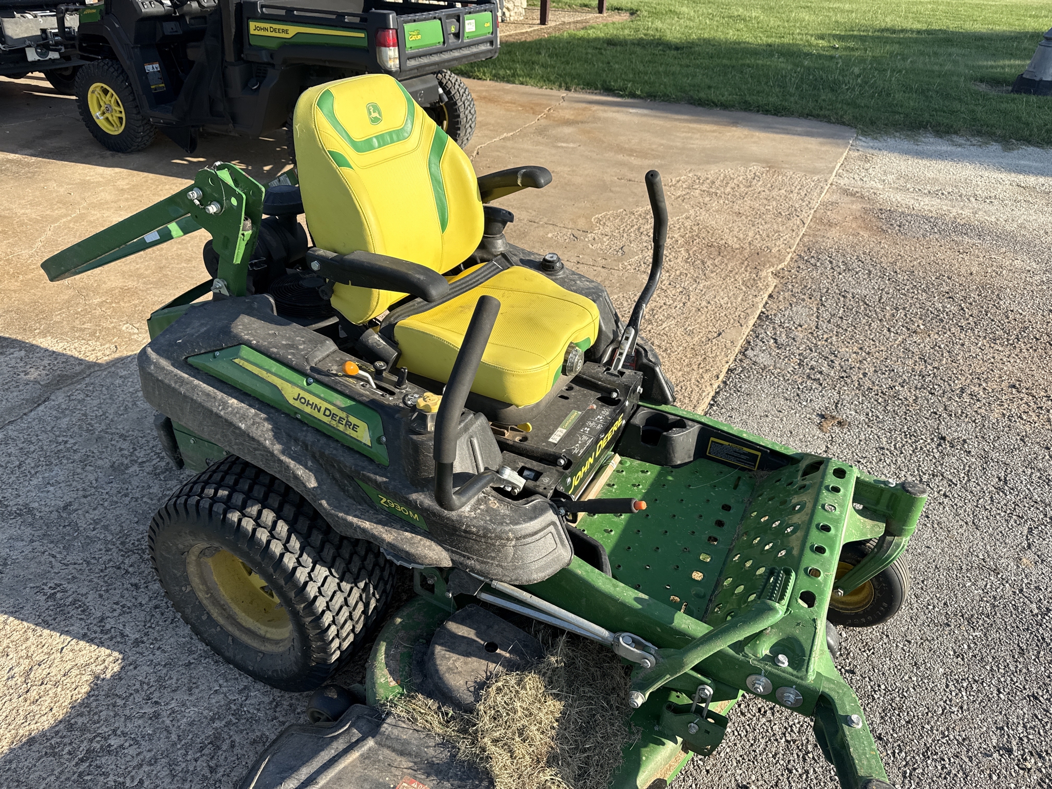 2023 John Deere Z930M Image 13