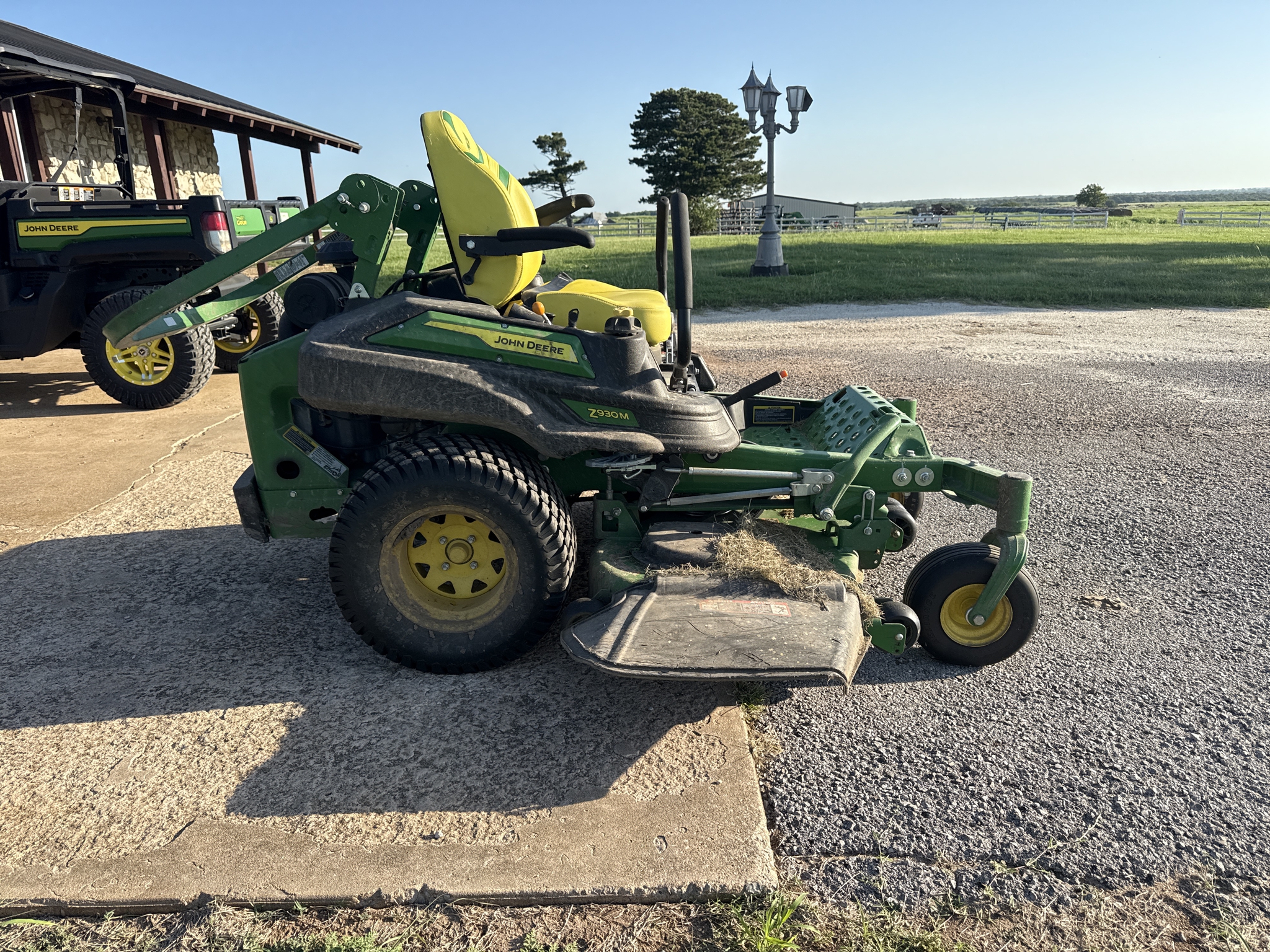 2023 John Deere Z930M Image 14