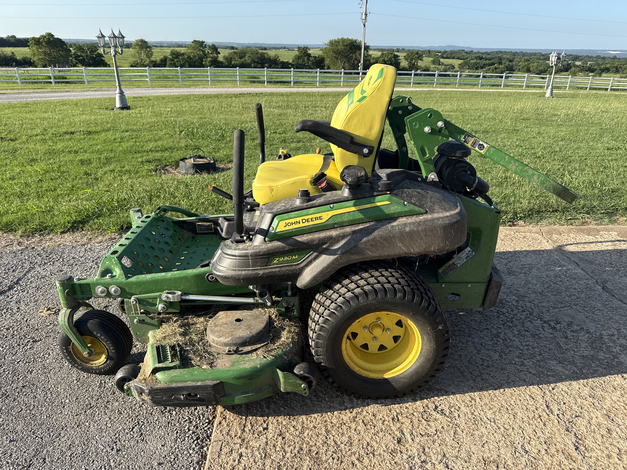 2023 John Deere Z930M Image 1