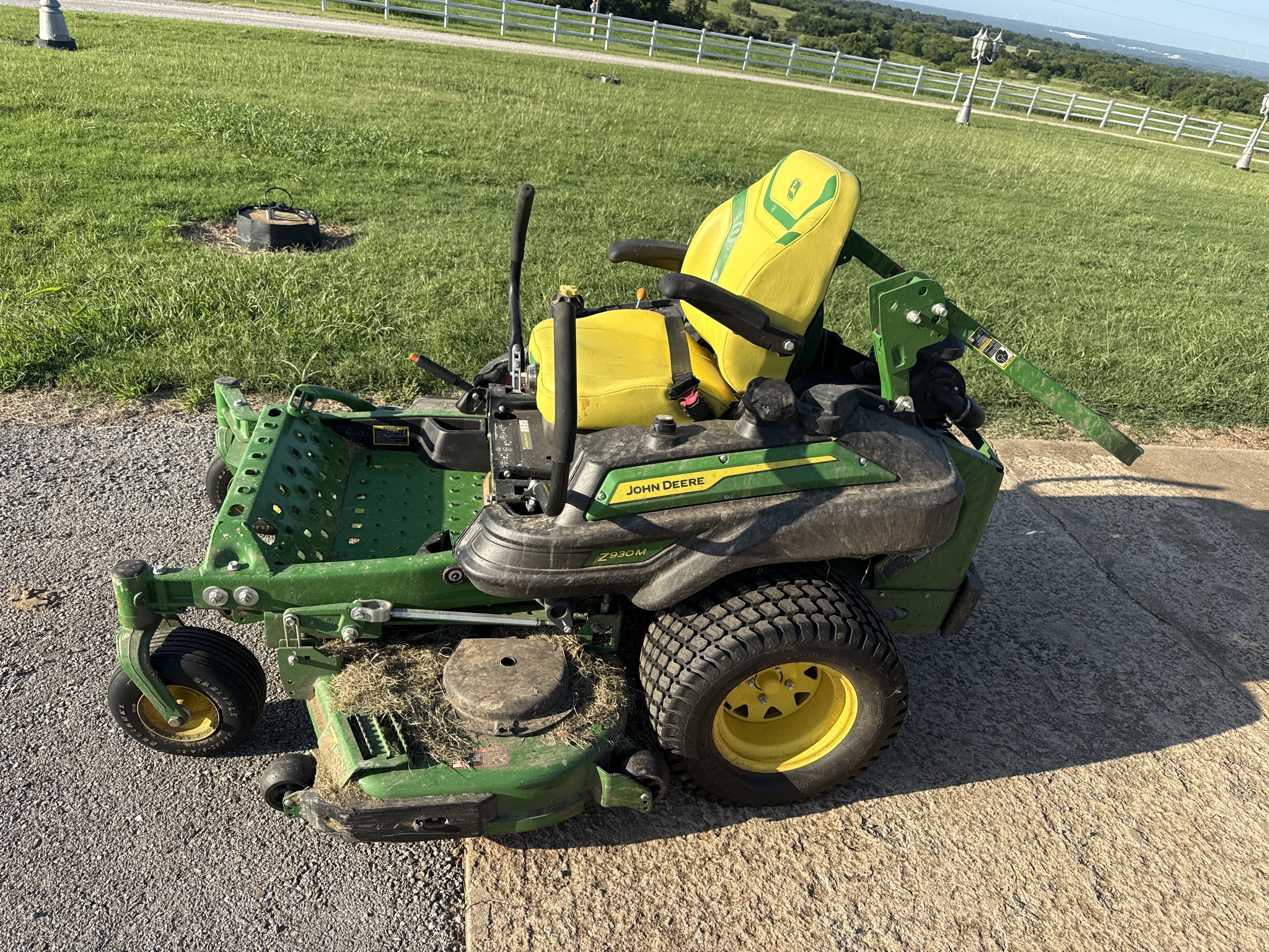 2023 John Deere Z930M Image 4