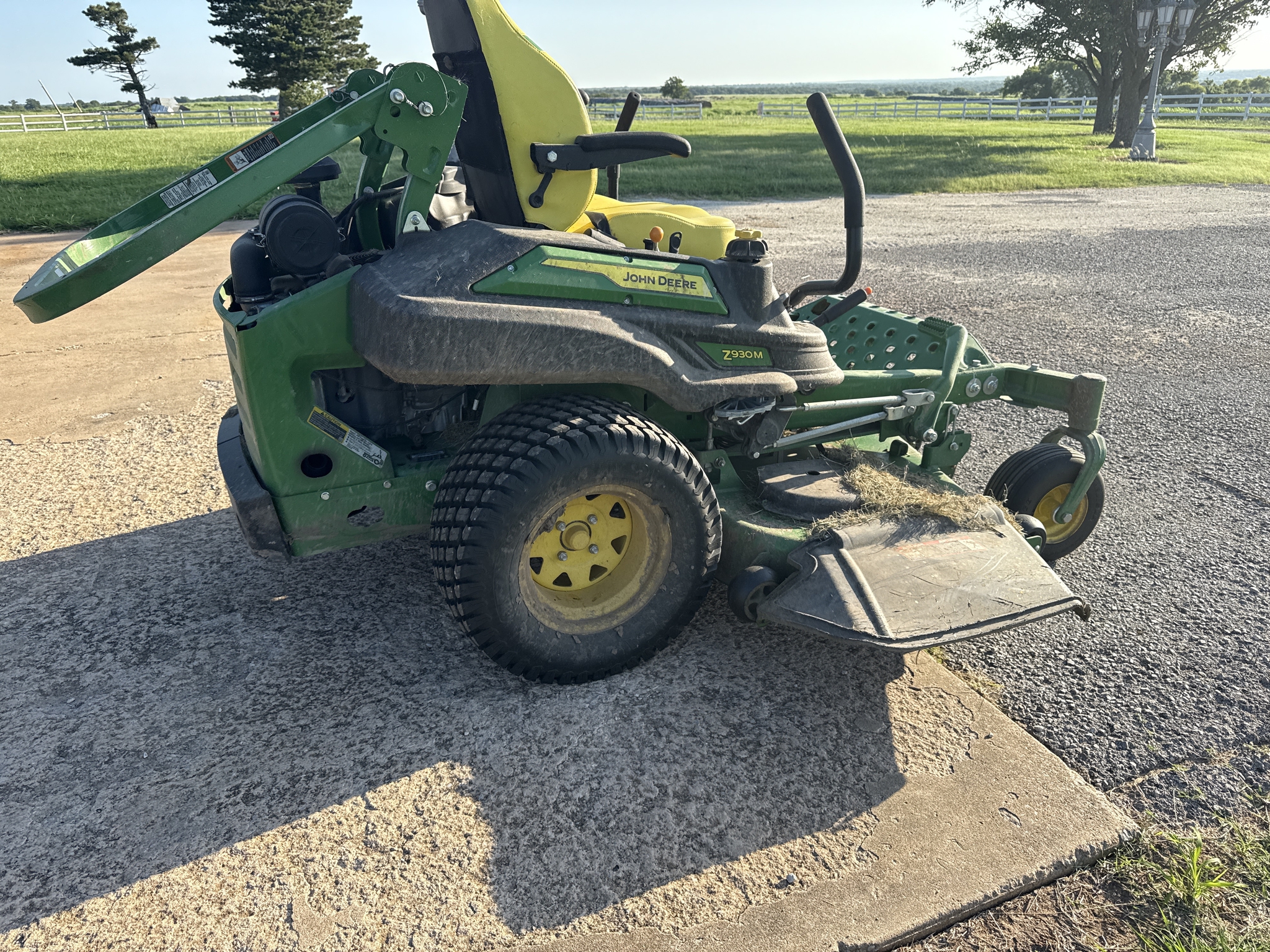 2023 John Deere Z930M Image 18