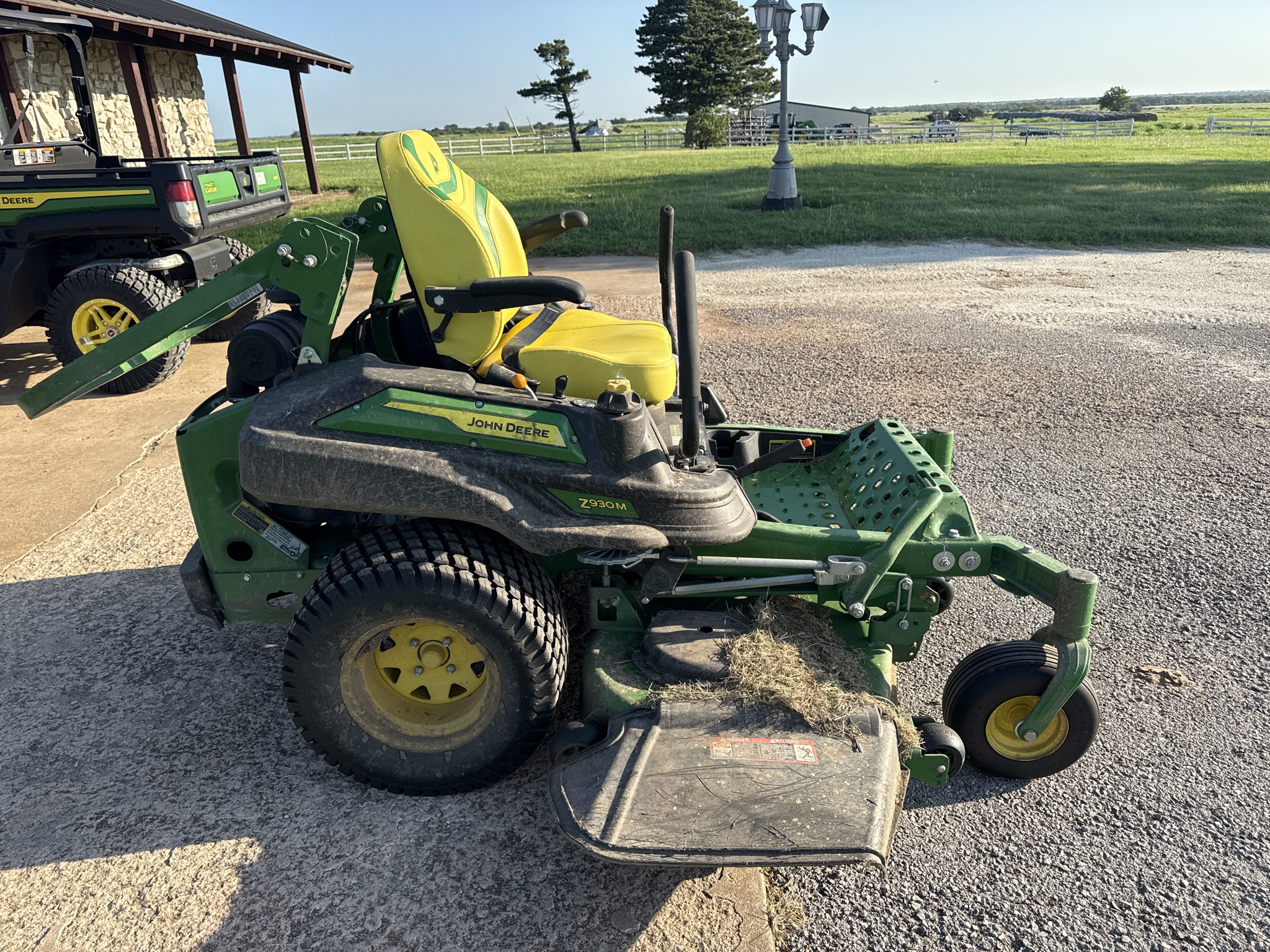 2023 John Deere Z930M Image 16