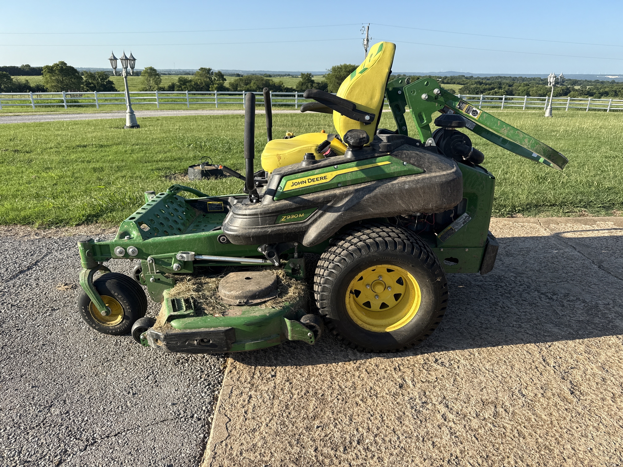 2023 John Deere Z930M Image 3
