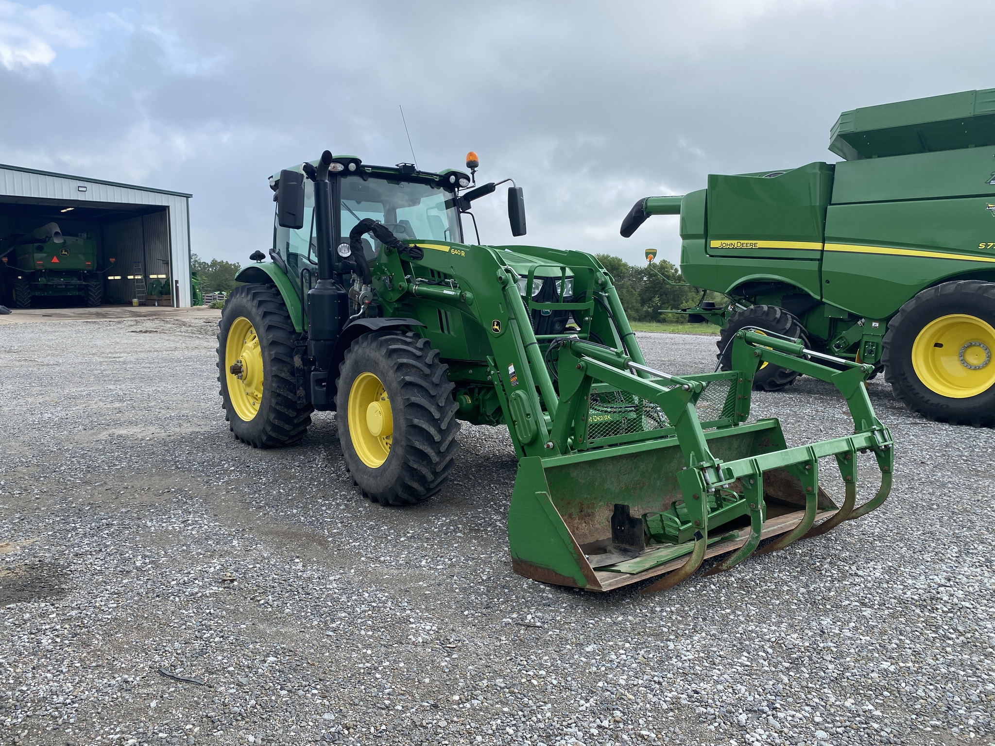 2018 John Deere 6155R Image 16