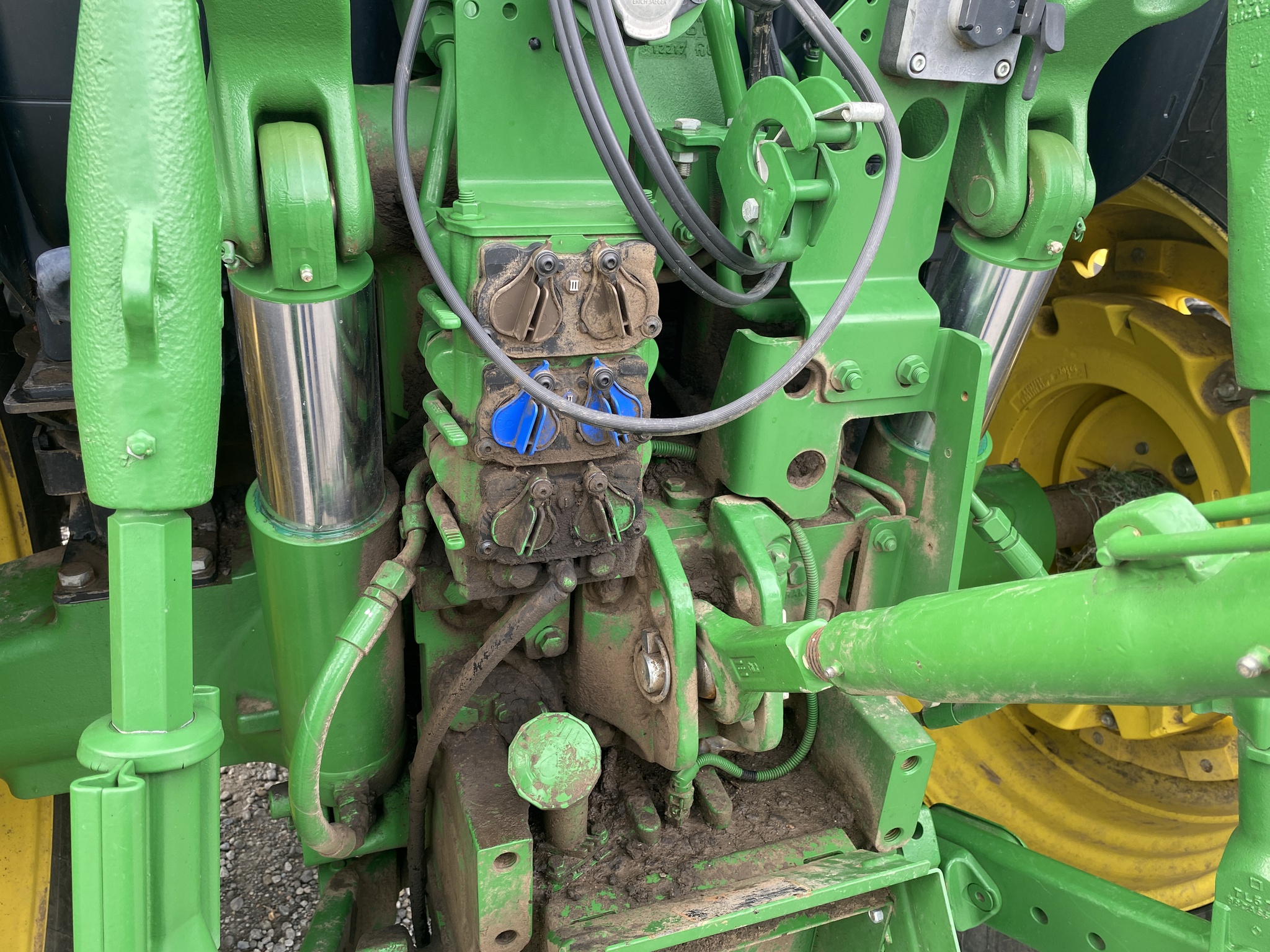 2018 John Deere 6155R Image 9