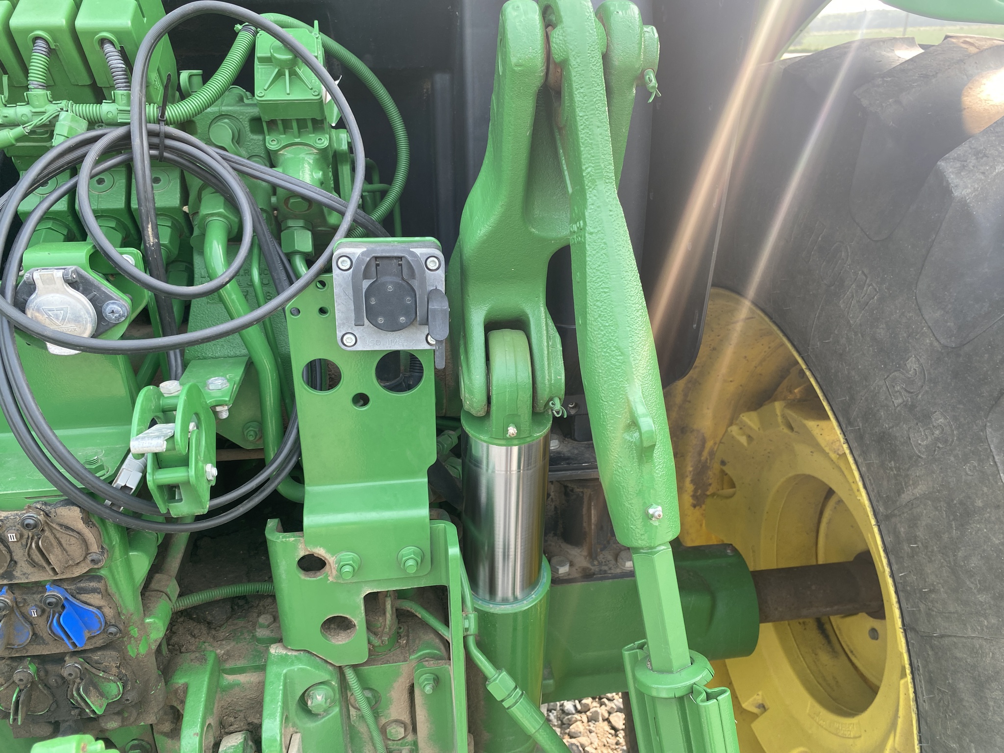 2018 John Deere 6155R Image 8