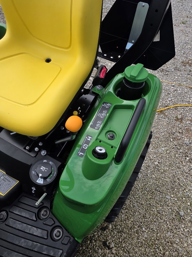 2025 John Deere 1023E Image 8