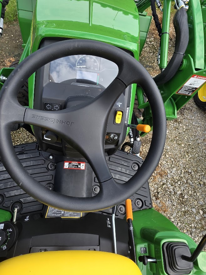 2025 John Deere 1023E Image 7